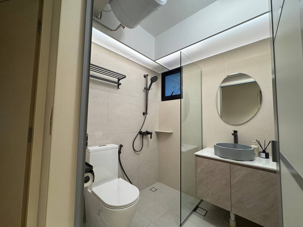 Our Tranquil Bathrooms 🛀: Inviting Stillness and Peace