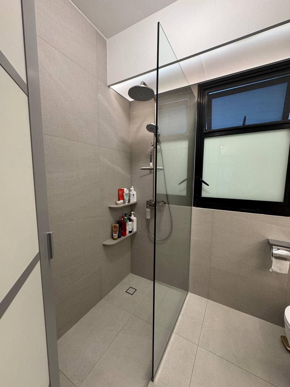 Our Tranquil Bathrooms 🛀: Inviting Stillness and Peace