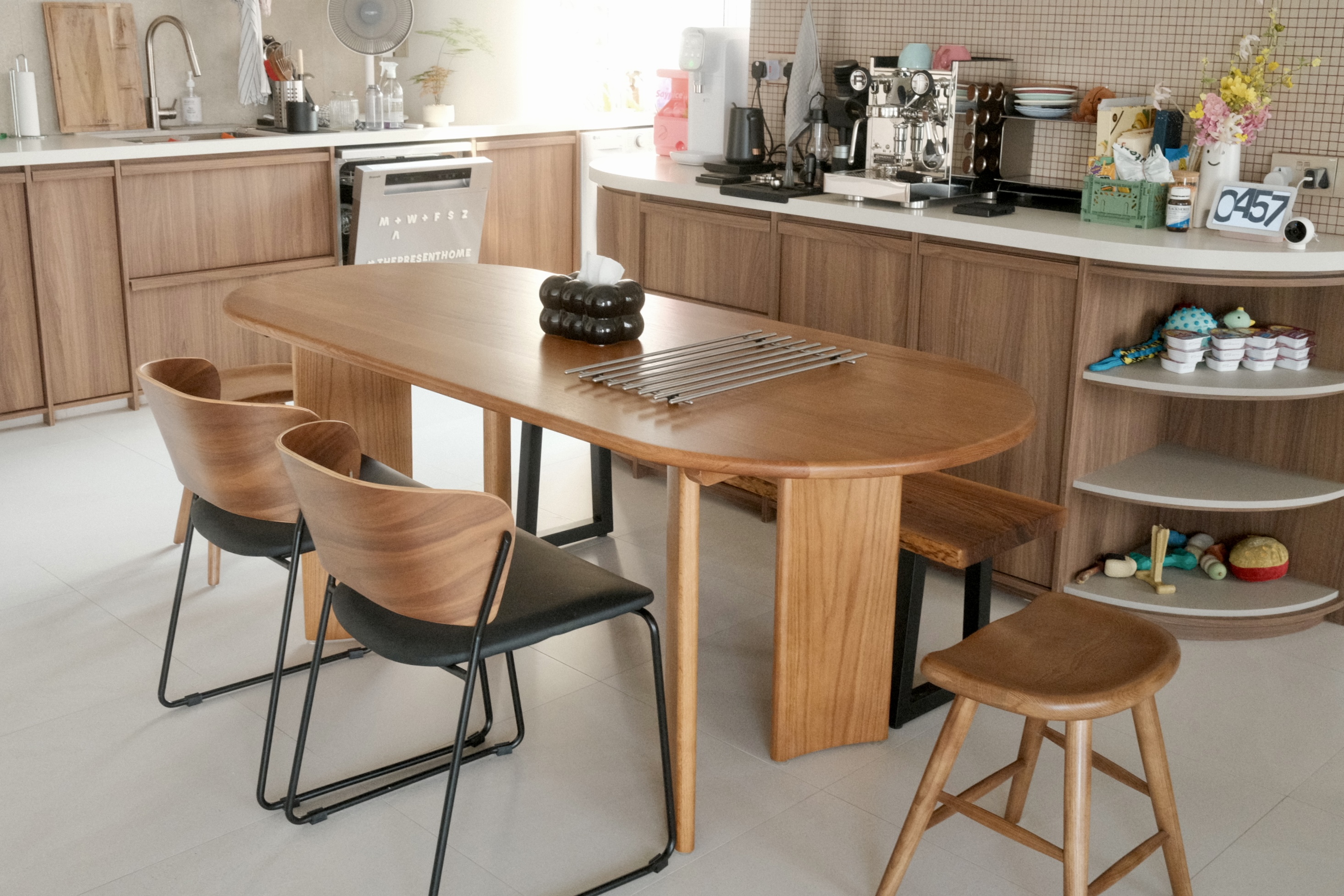 Our Dining Room: A curvaceous gathering space 🍽️