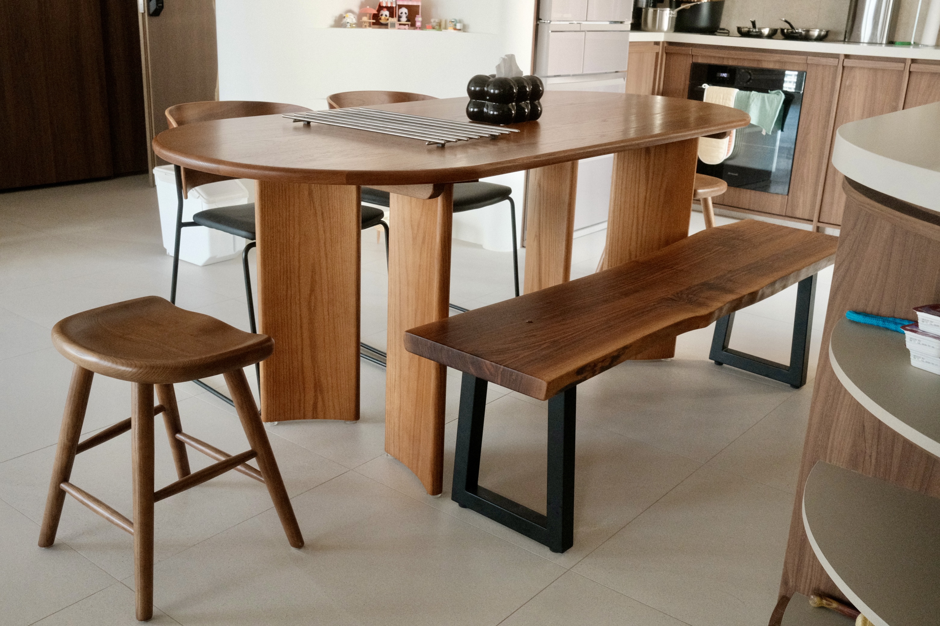 Our Dining Room: A curvaceous gathering space 🍽️