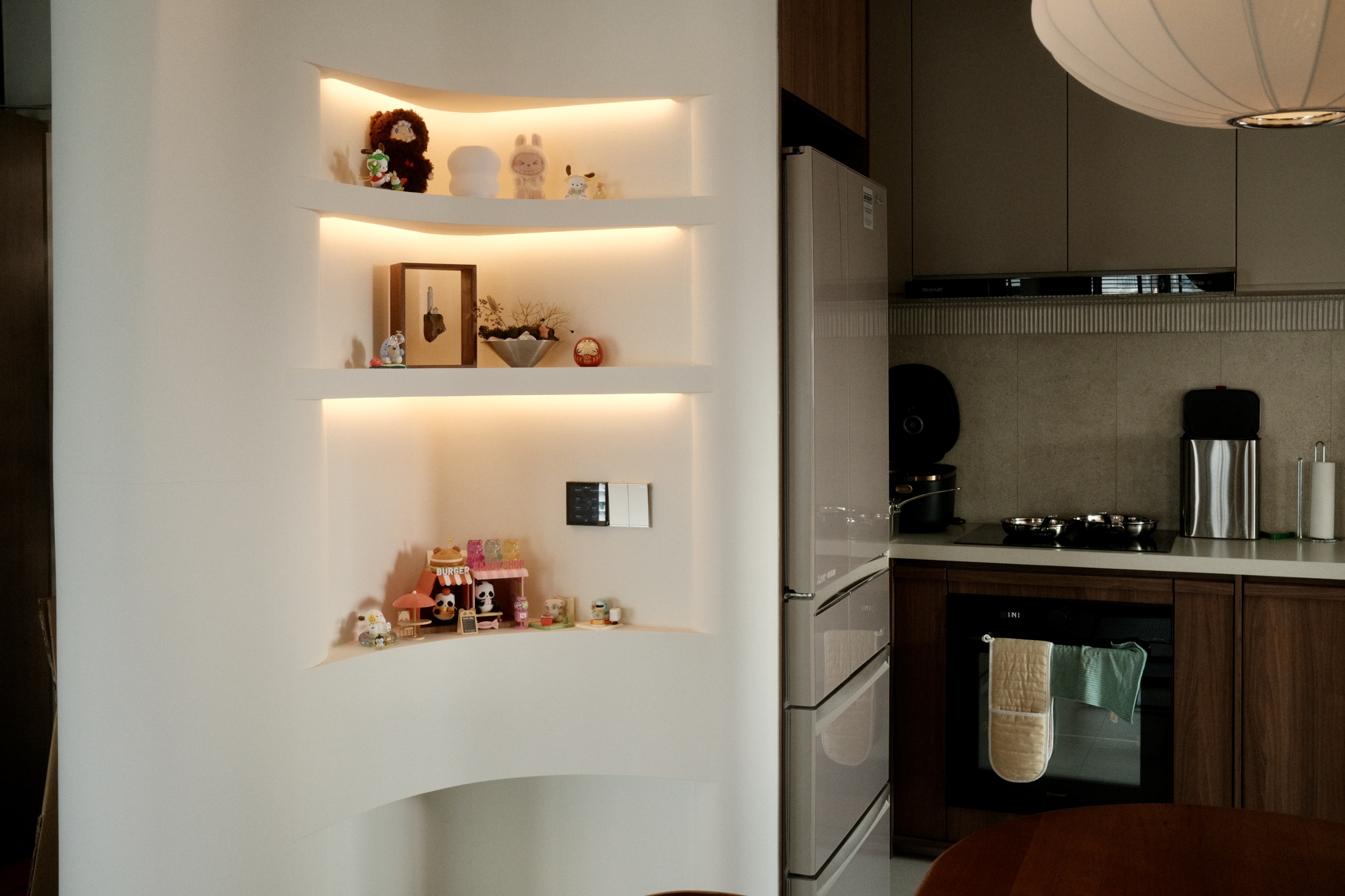 Our Dining Room: A curvaceous gathering space 🍽️