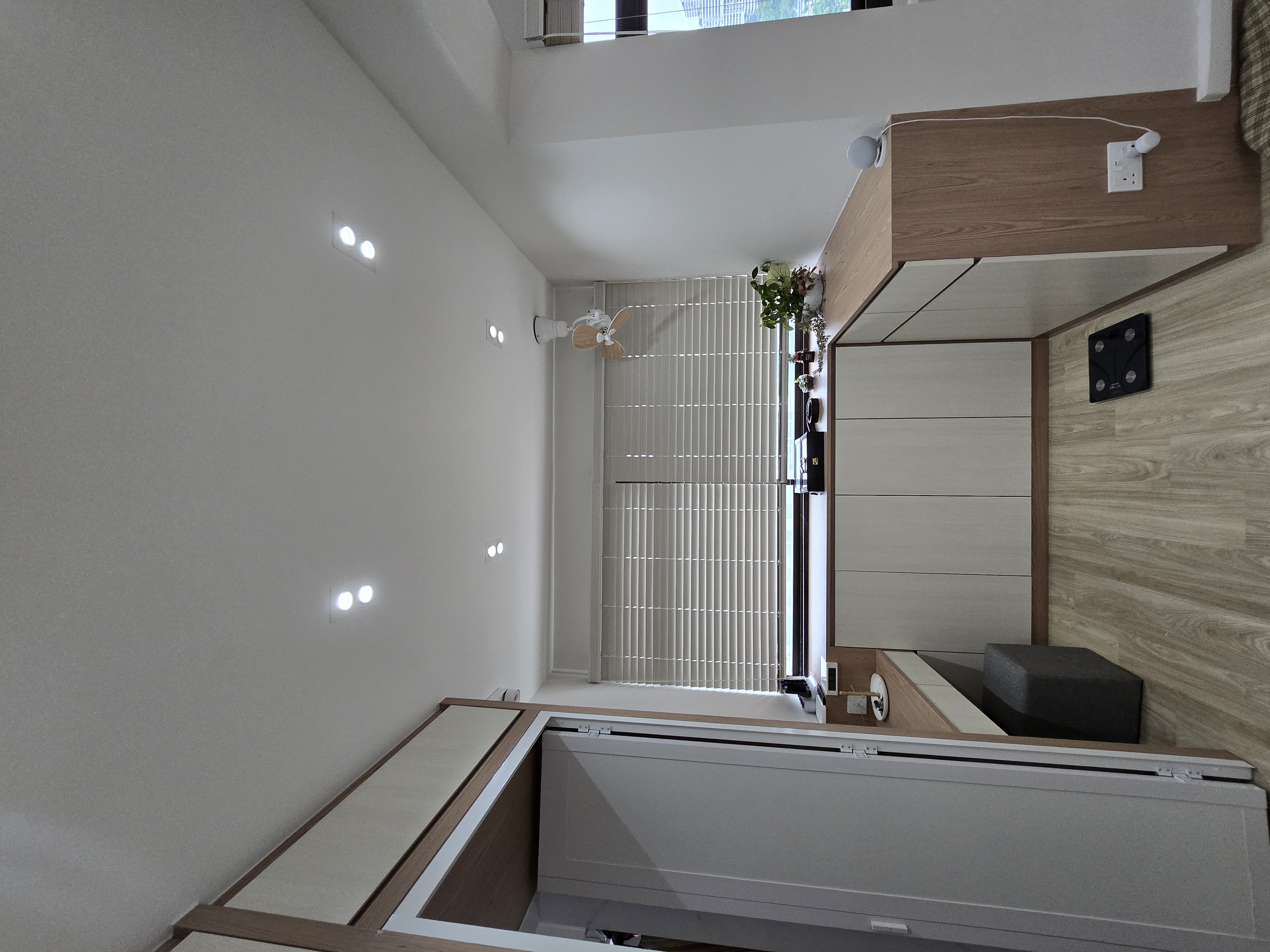 ~Lights and Fans in the House~