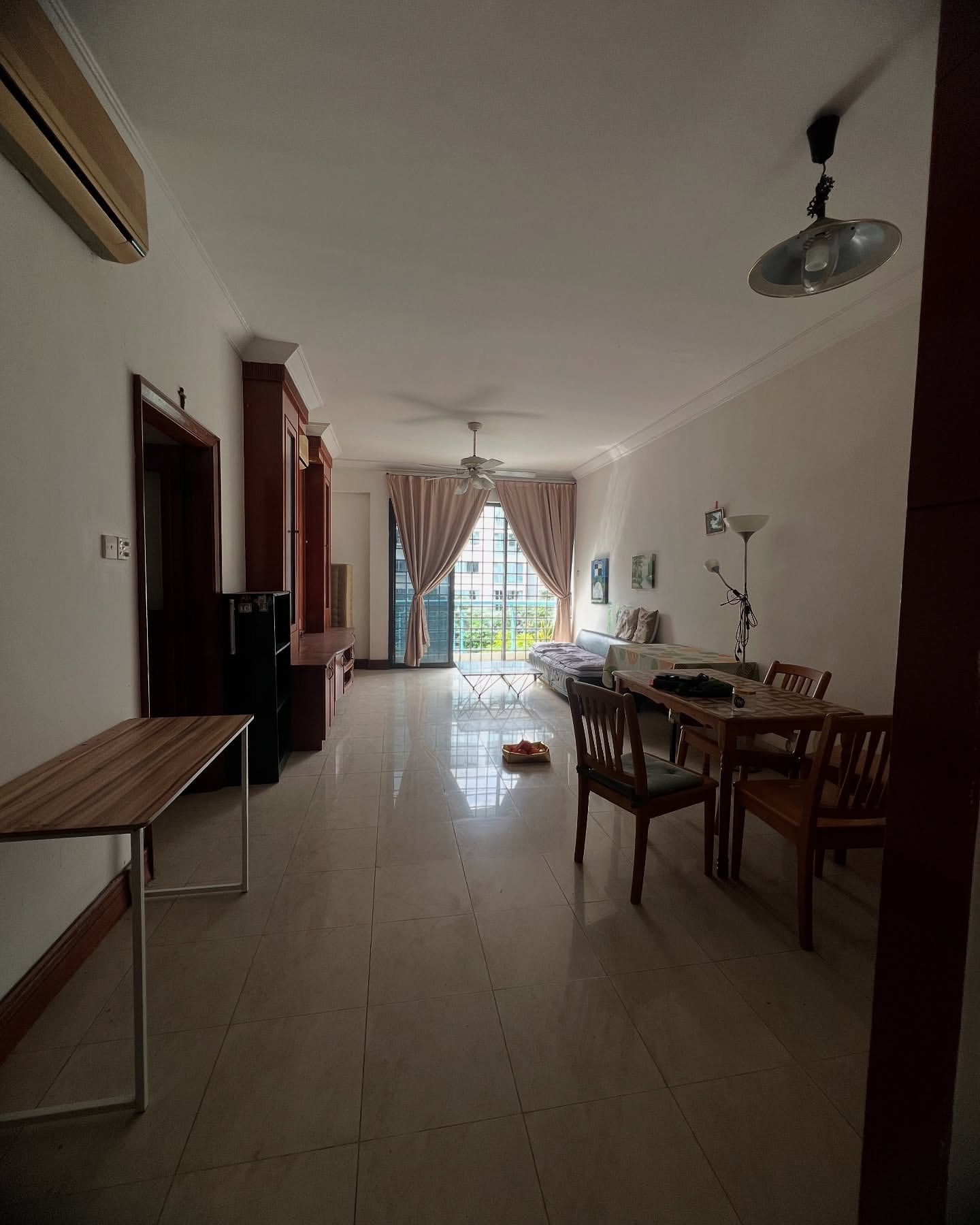 A home tour of the pass - ex-owner 90s decor that inspired us.