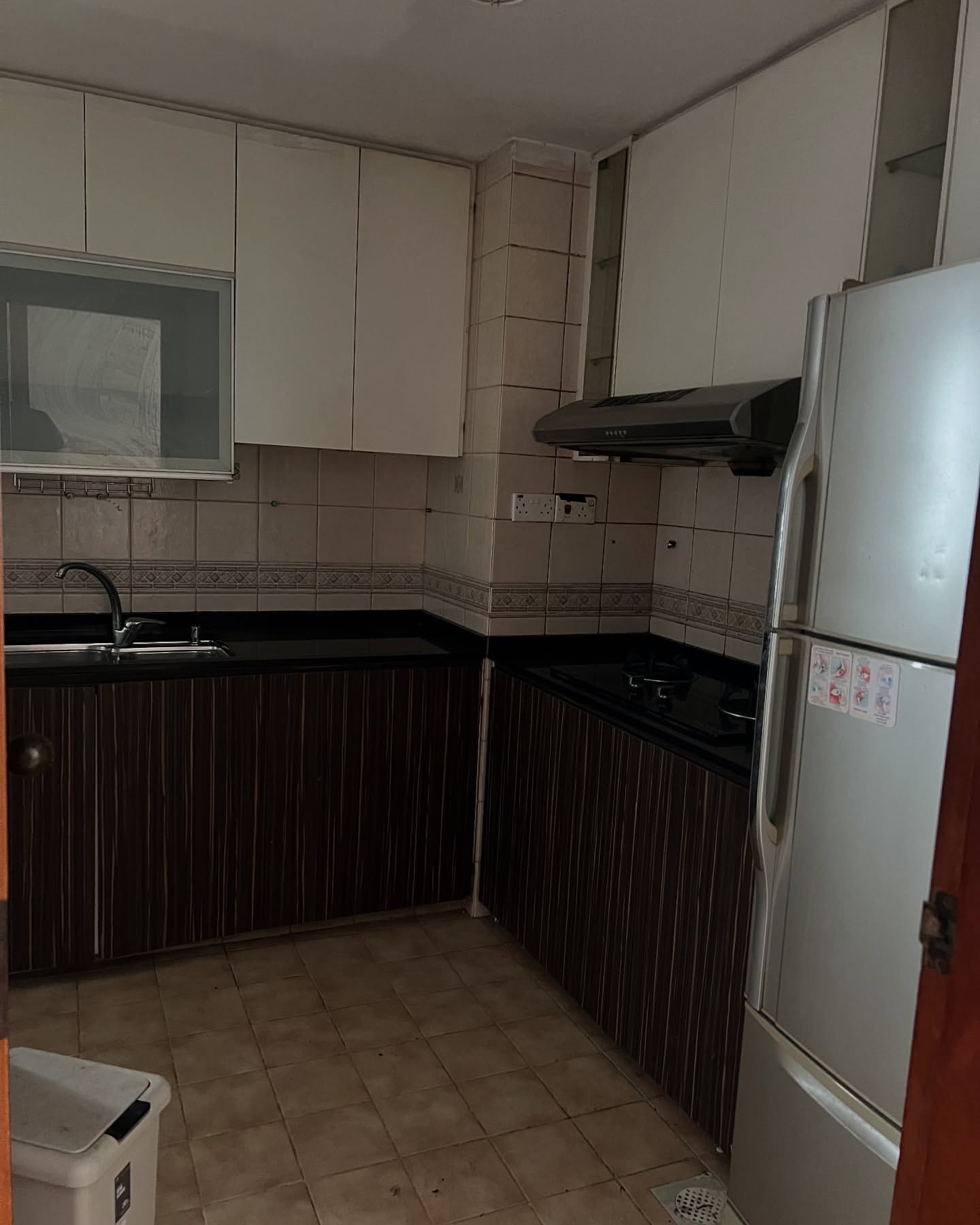 A home tour of the pass - ex-owner 90s decor that inspired us.