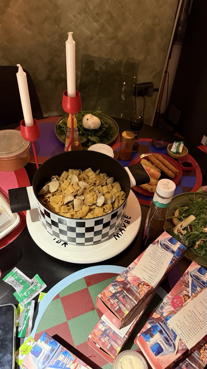 Colorful meals with fun kitchenware 🤭