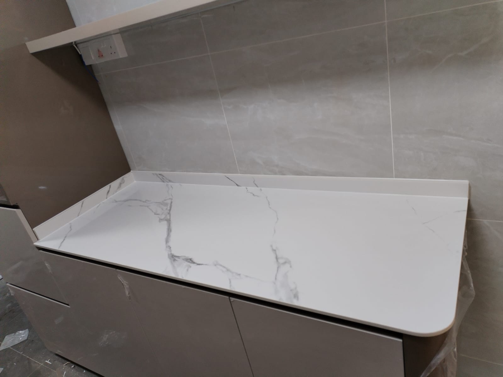 Transform your house with premium Sintered stone, Quartz kitchentops