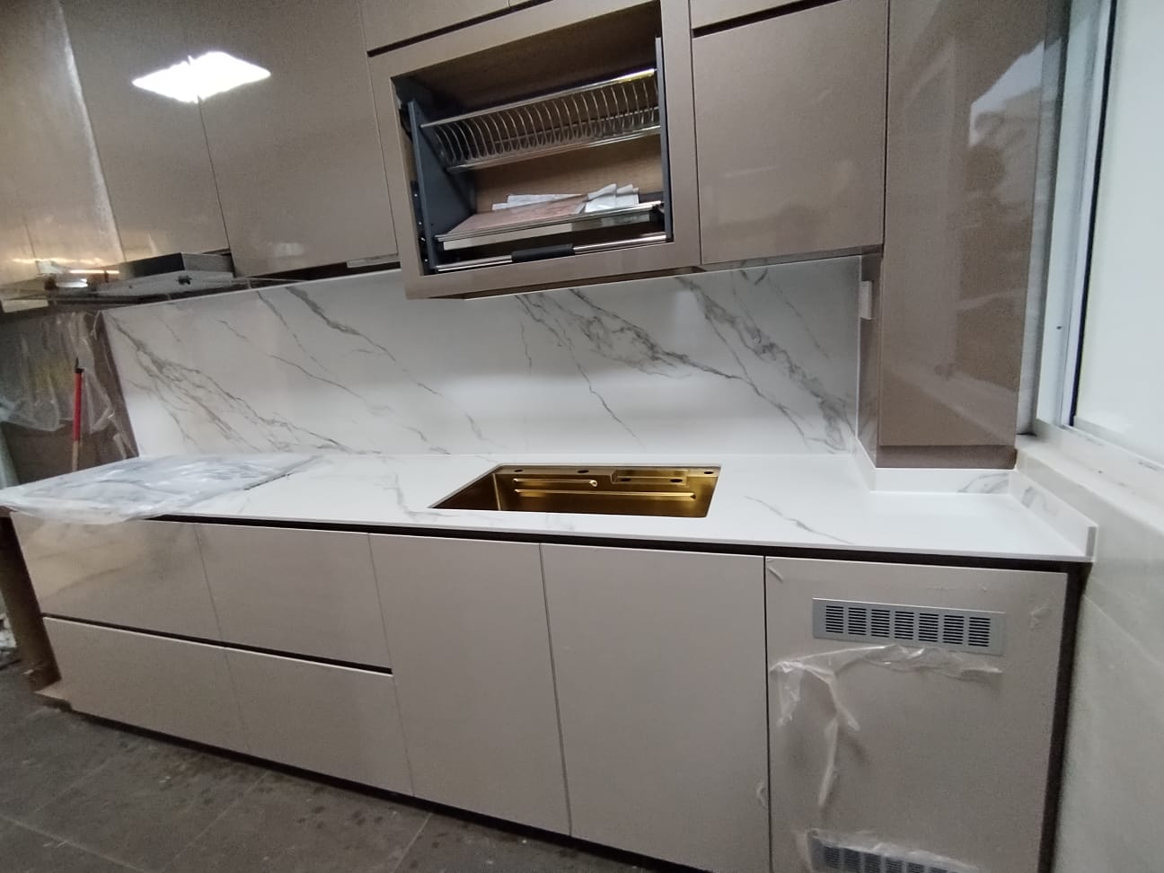 Transform-your-house-with-premium-Sintered-stone,-Quartz-kitchentops