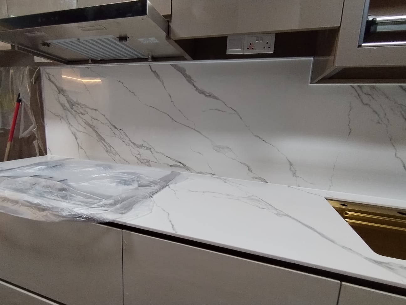 Transform your house with premium Sintered stone, Quartz kitchentops