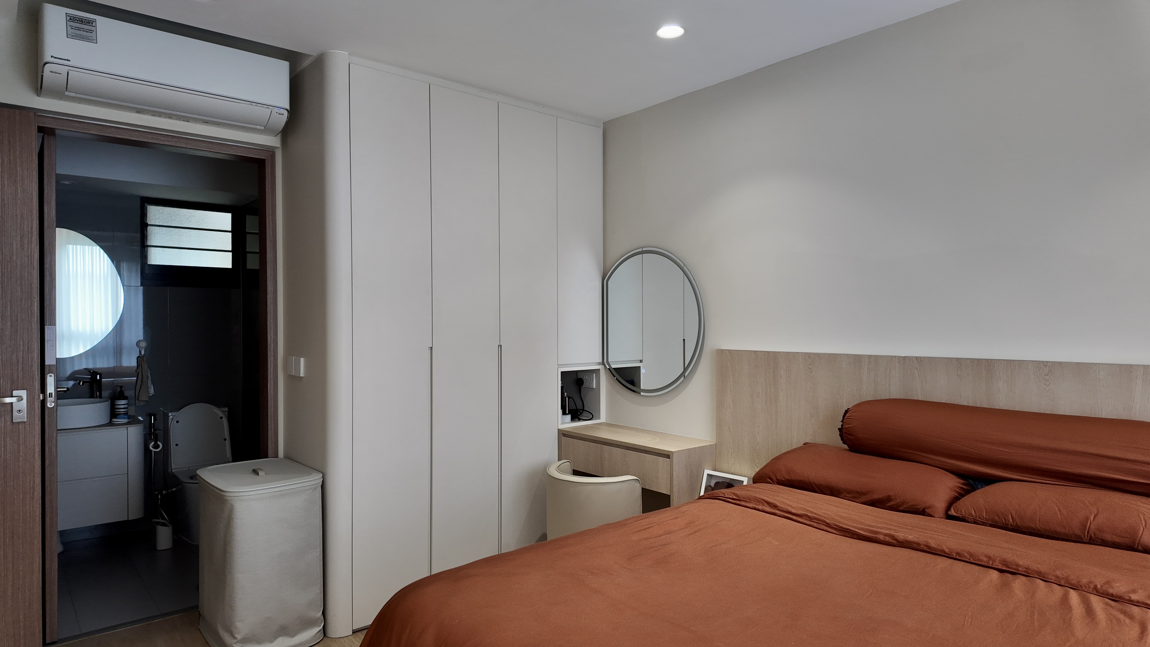 Our-Bedroom:-Maximizing-Space-with-Minimal-Hacking