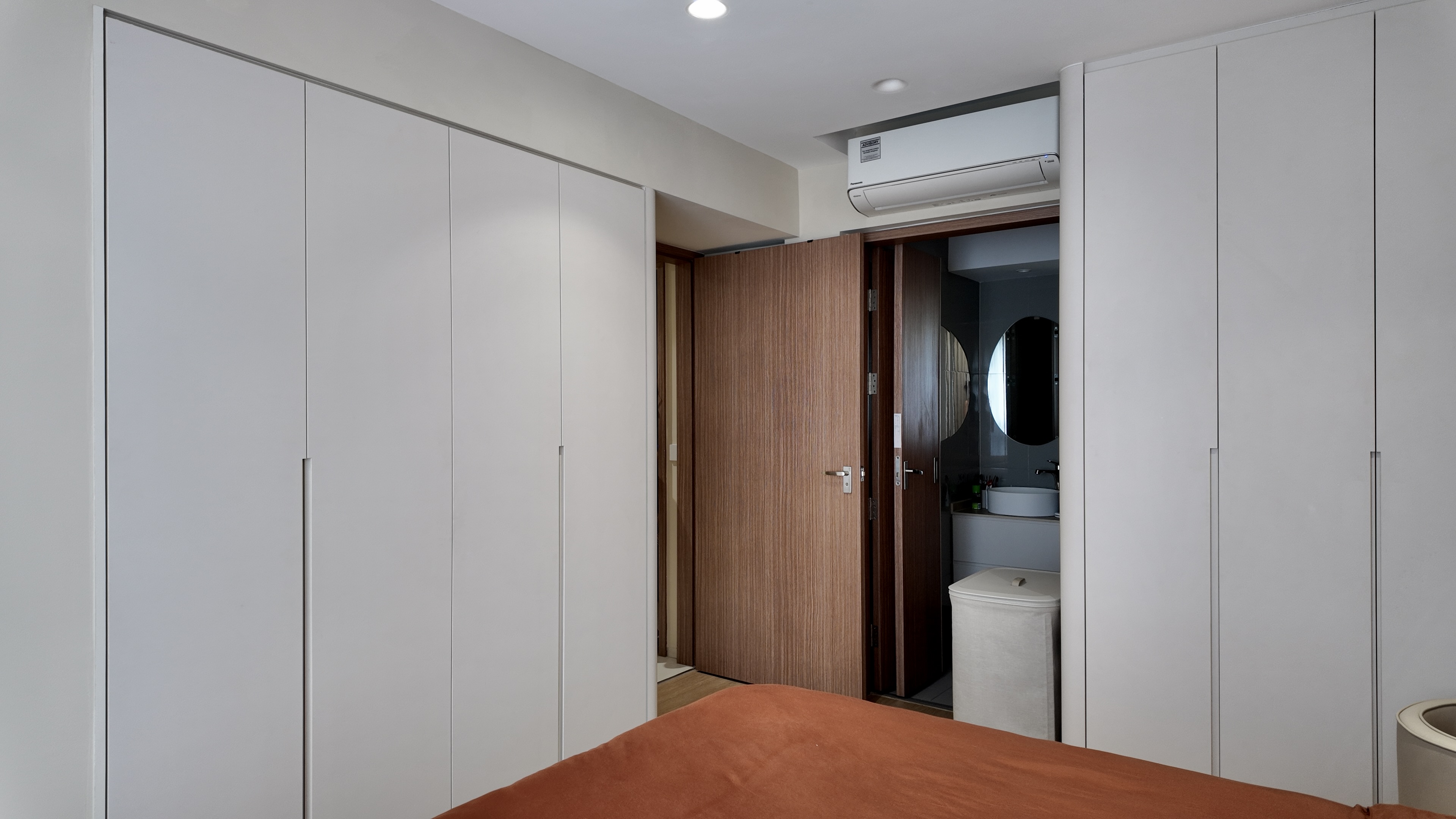 Our-Bedroom:-Maximizing-Space-with-Minimal-Hacking