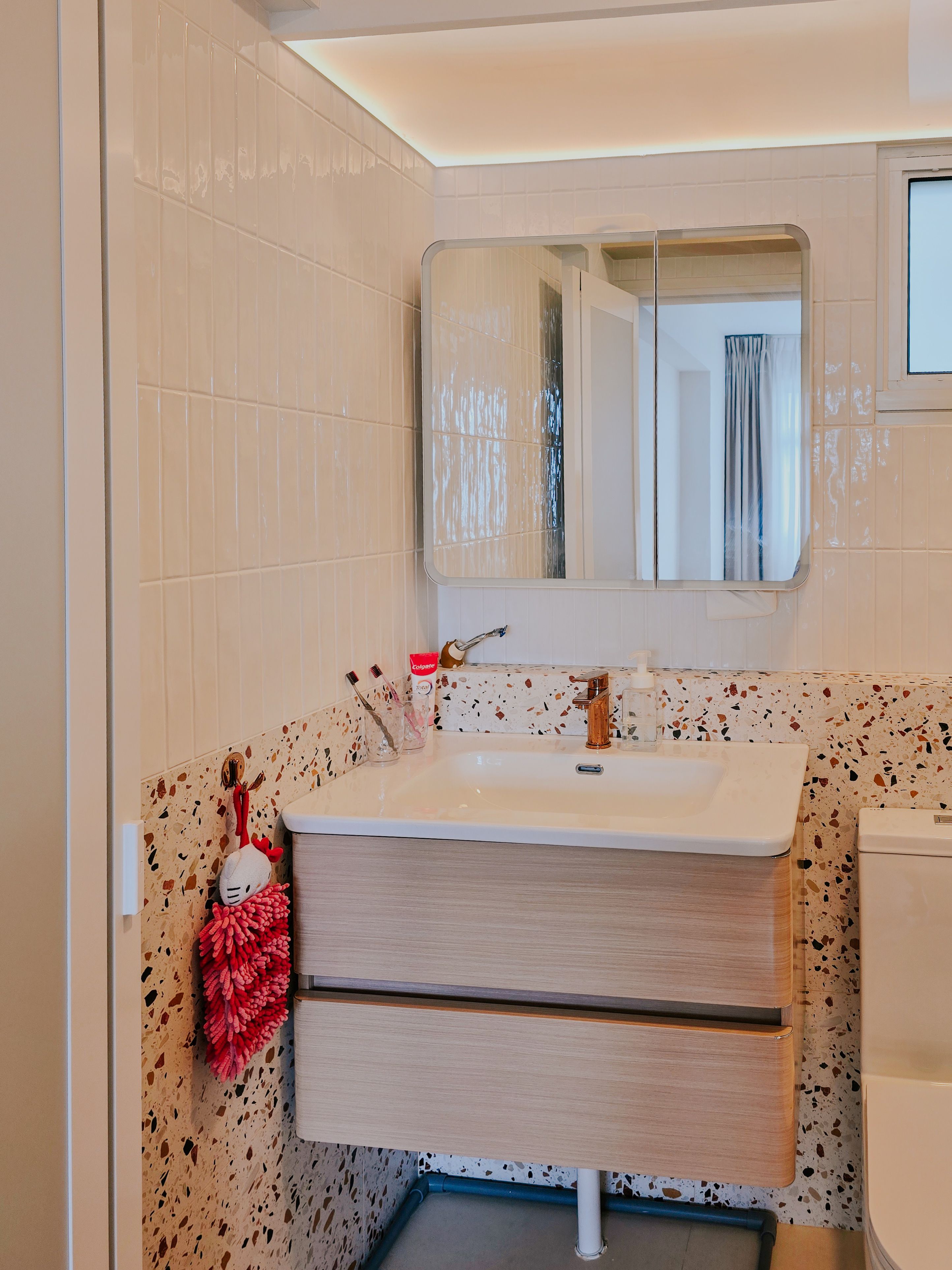 How to use bold tiles for a dopamine bathroom (ft rose gold fixtures)