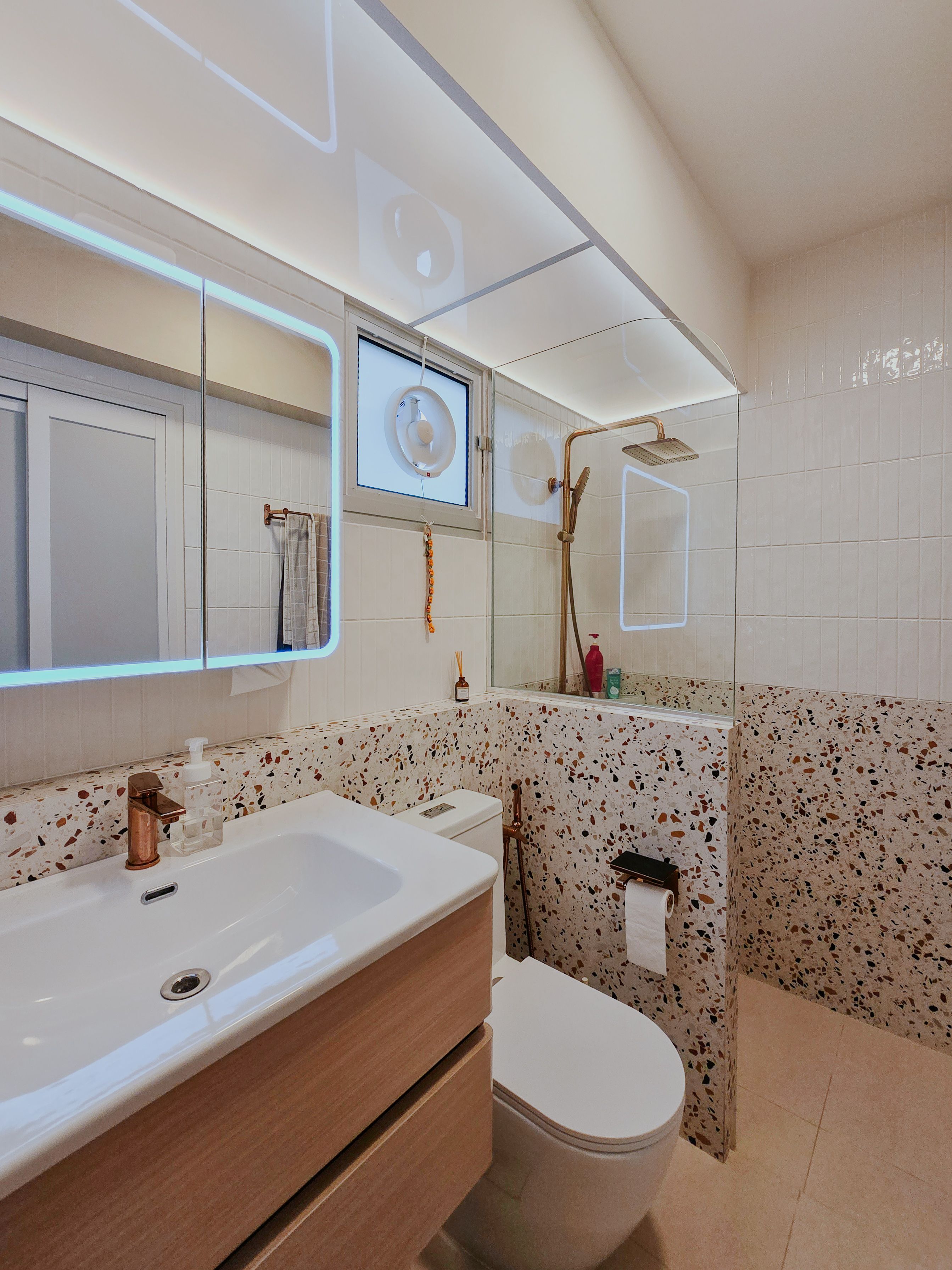 How-to-use-bold-tiles-for-a-dopamine-bathroom-(ft-rose-gold-fixtures)