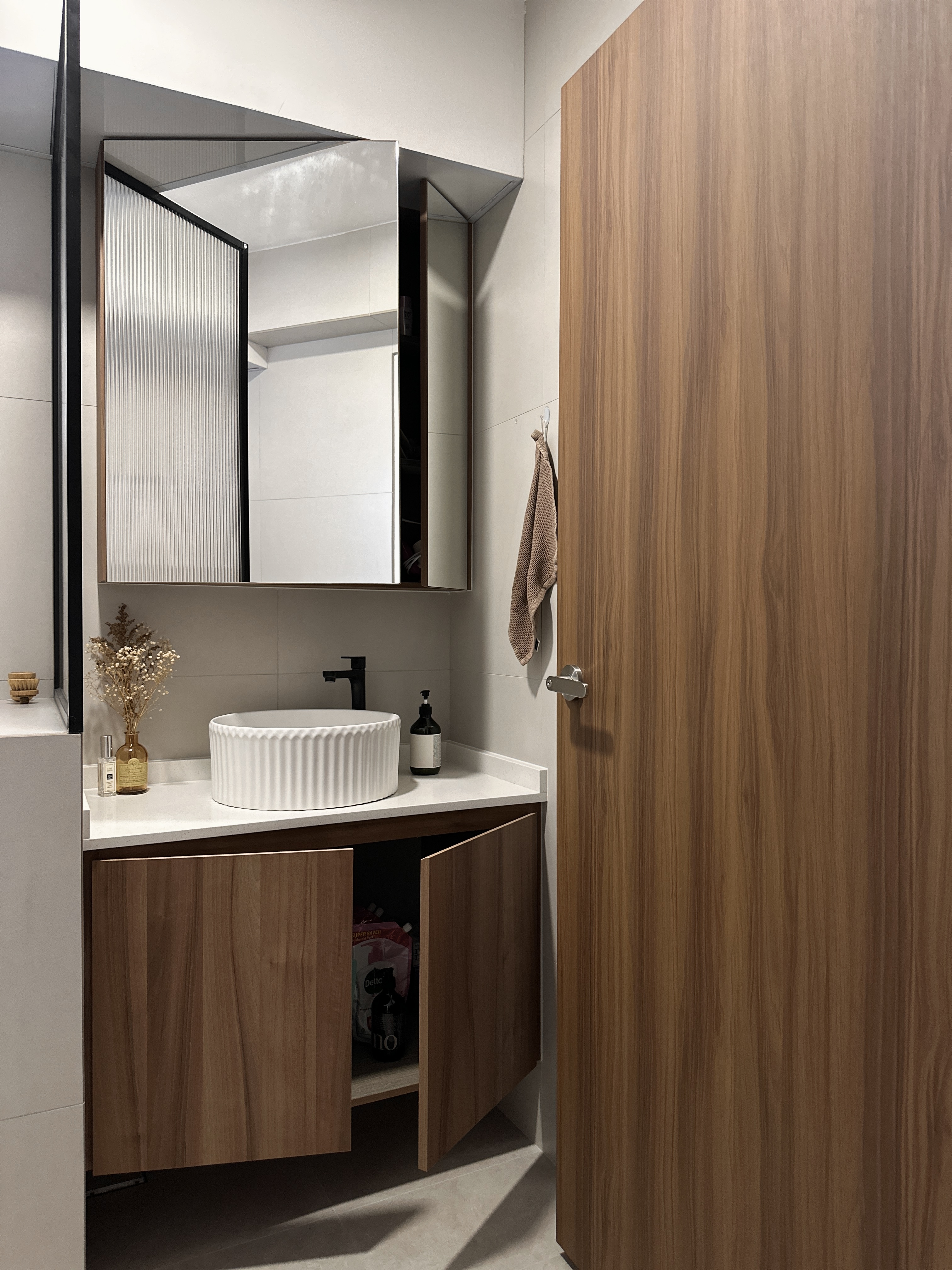 Bathroom Reno Decisions to Ease Cleaning & Maintenance 🛁