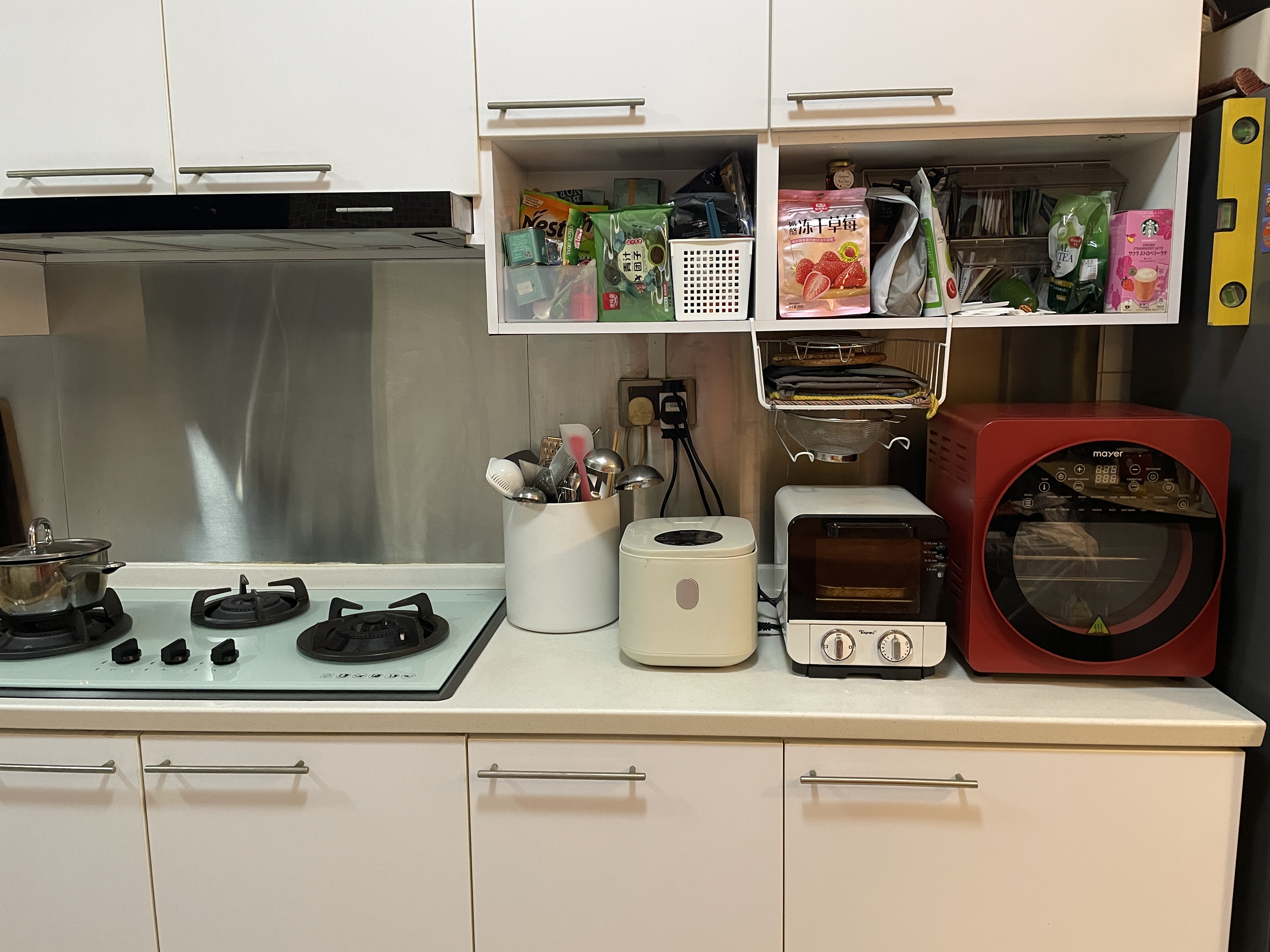 Our Kitchen Feels like a Homecafe and We’re Diggin It