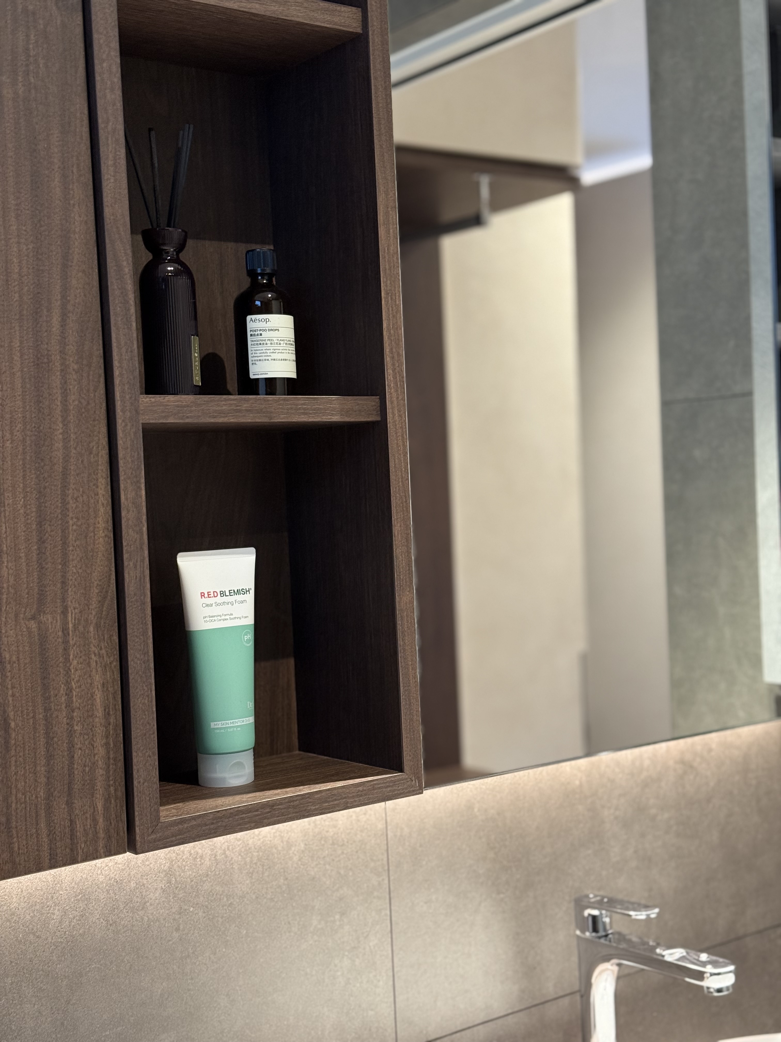 Breathing-in-warmth,-one-scent-at-a-time