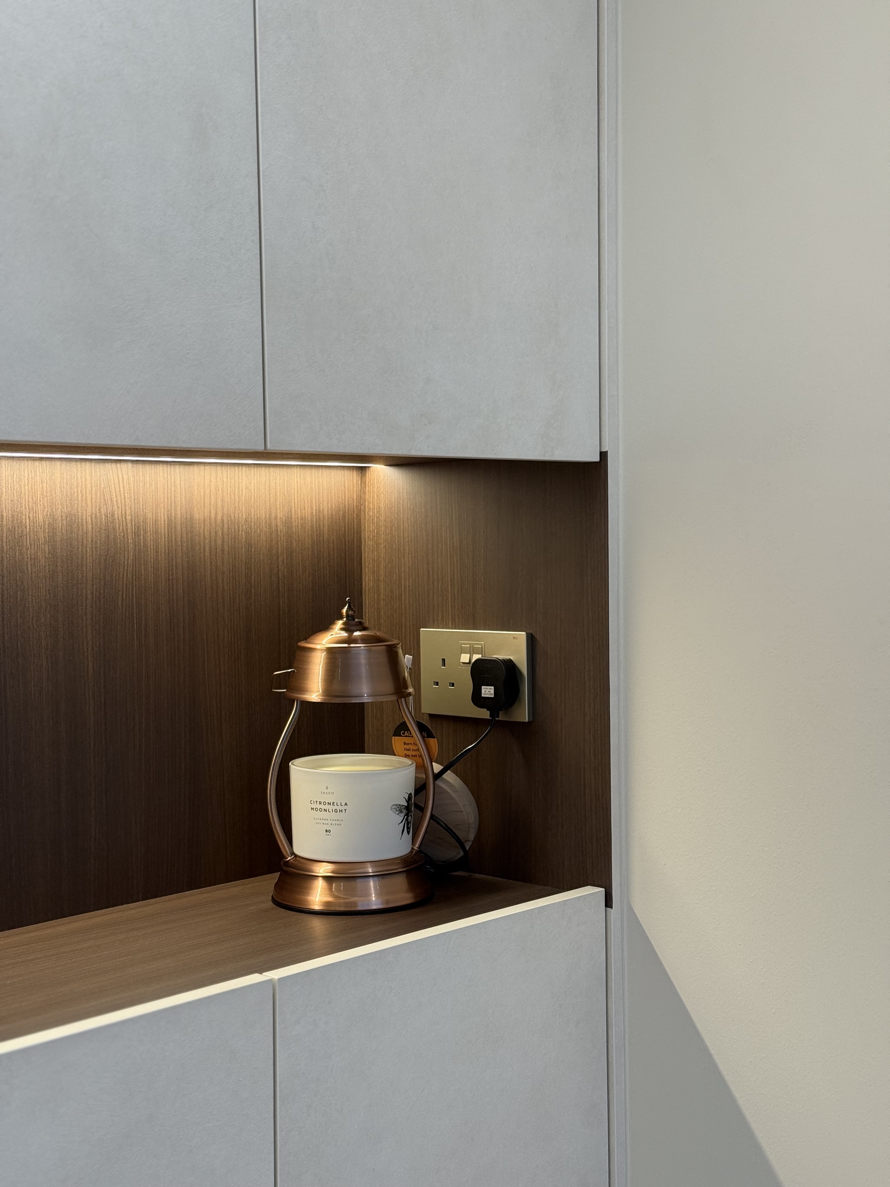 Breathing-in-warmth,-one-scent-at-a-time