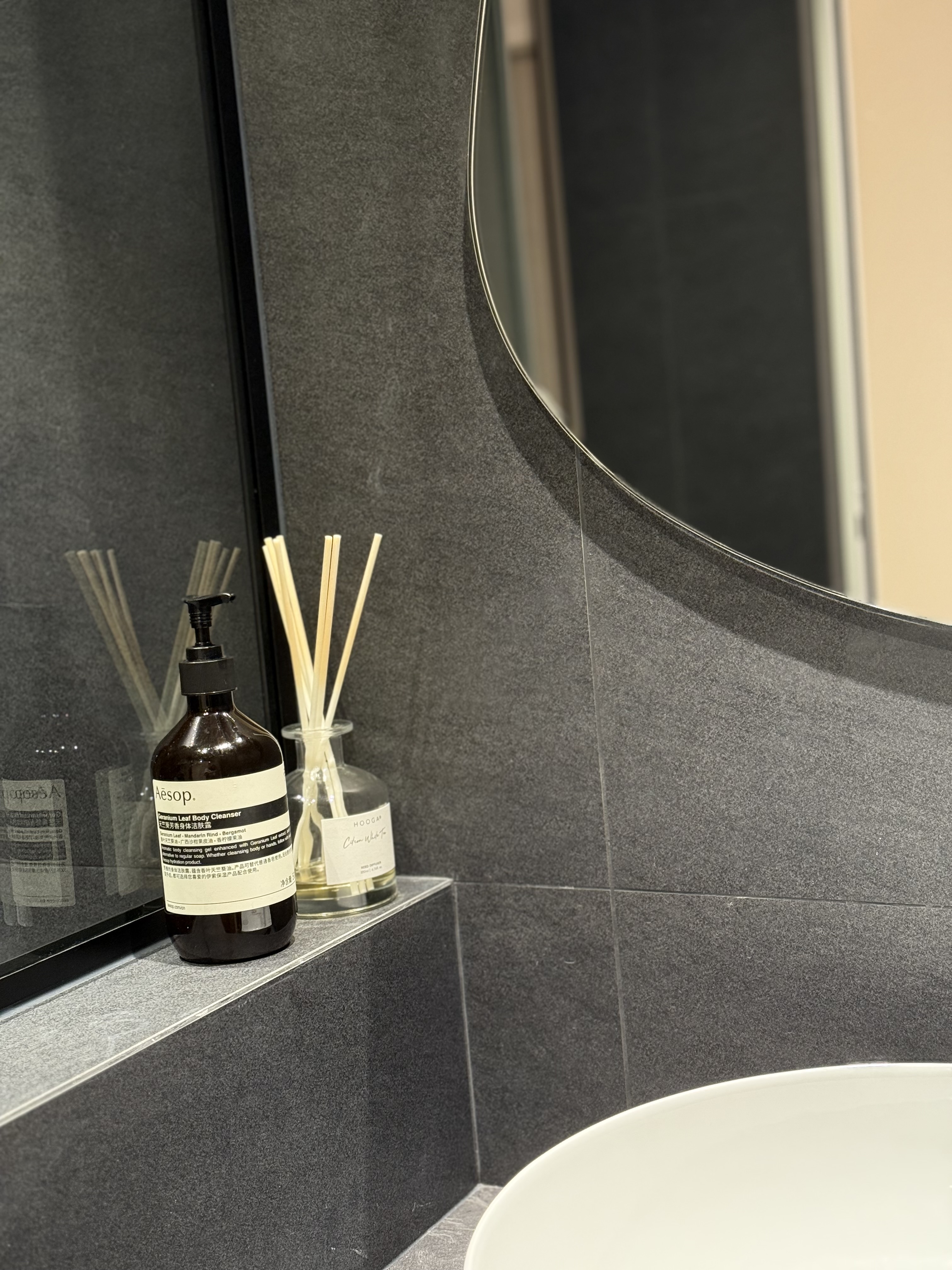 Breathing-in-warmth,-one-scent-at-a-time