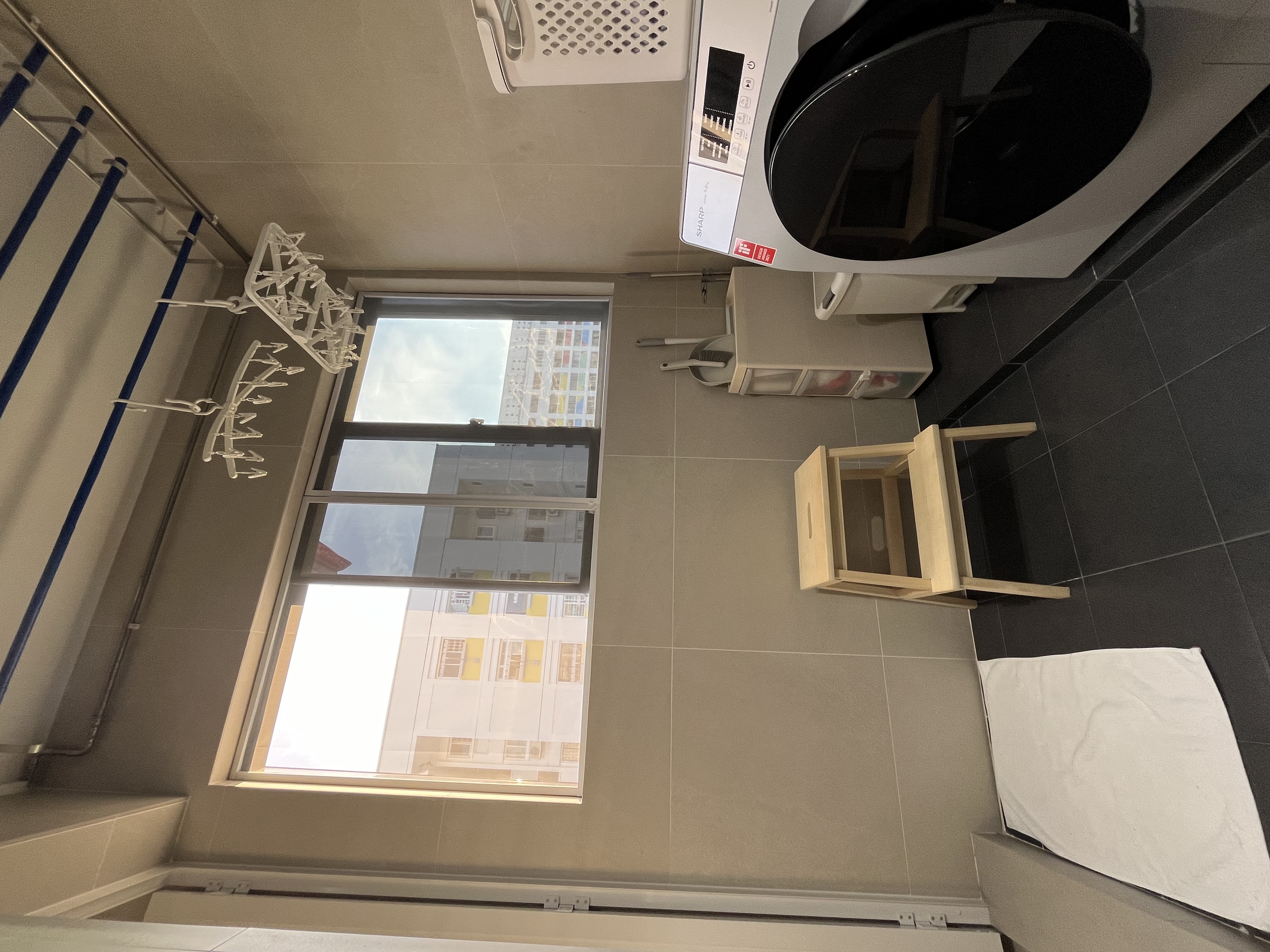 Small-but-functional:-the-barely-there-service-yard-that-works