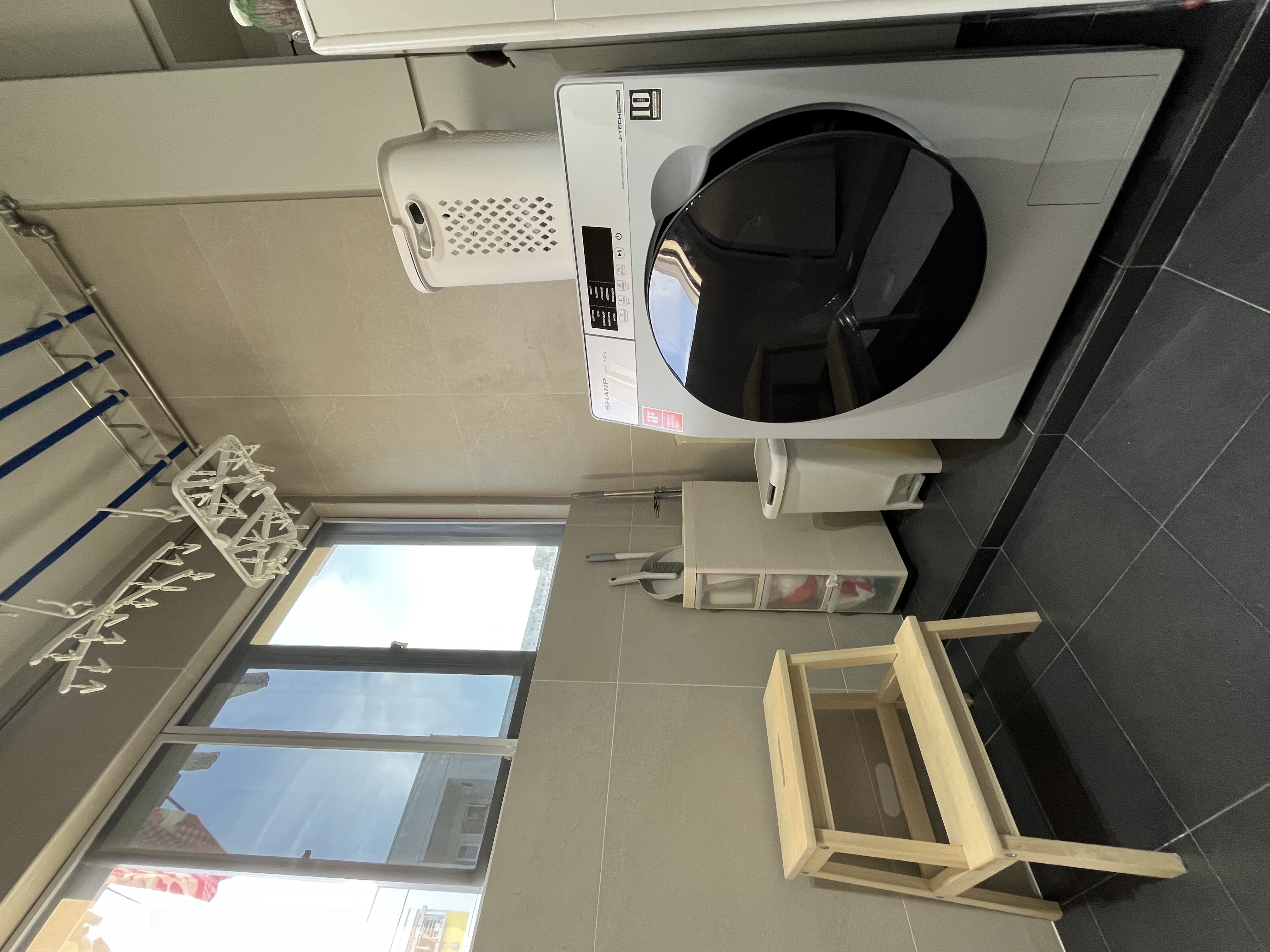 Small but functional: the barely there service yard that works