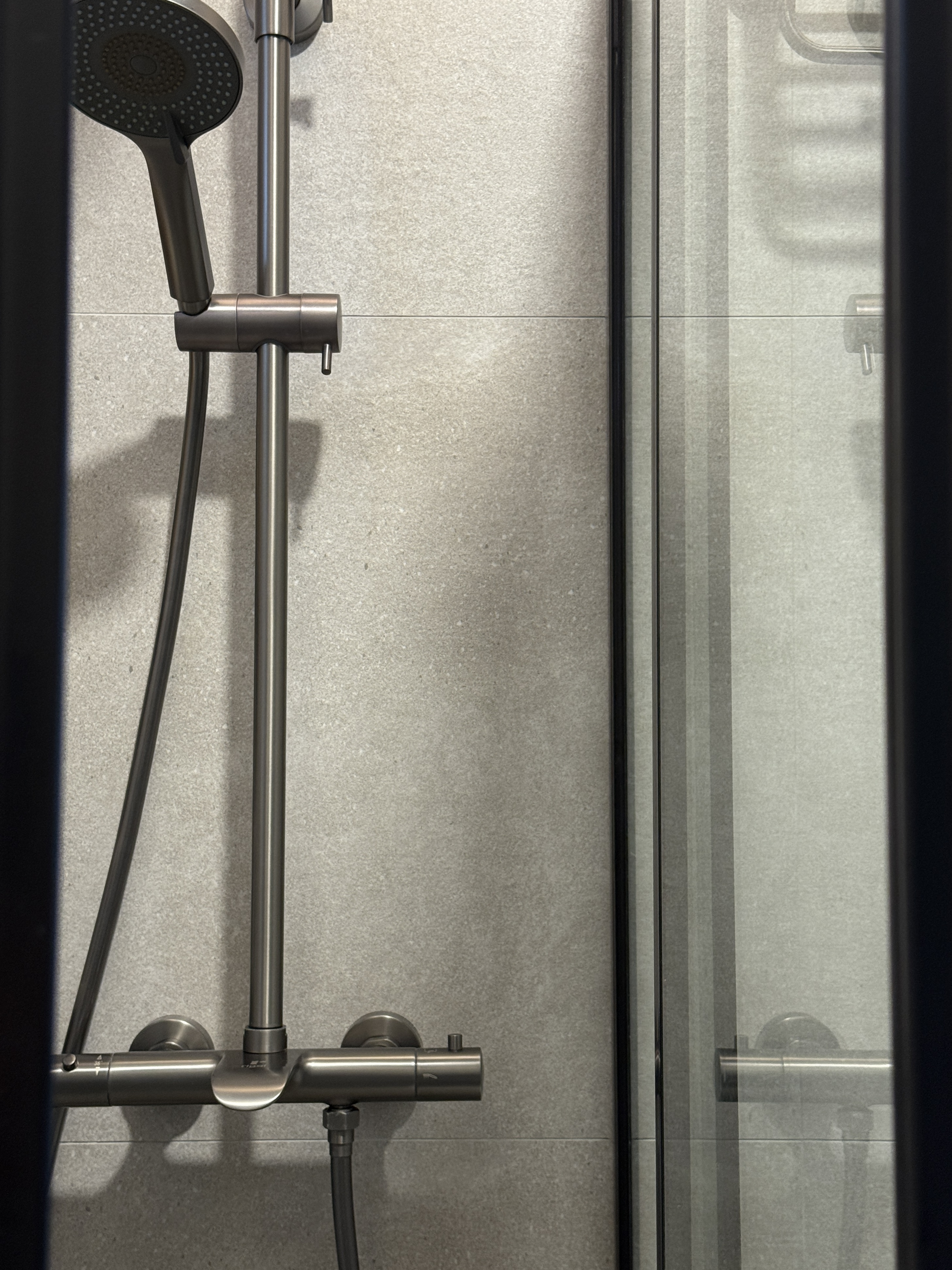 🛁 Bathroom: Sharing Our Gunmetal Hardware After 1 Year of Use!