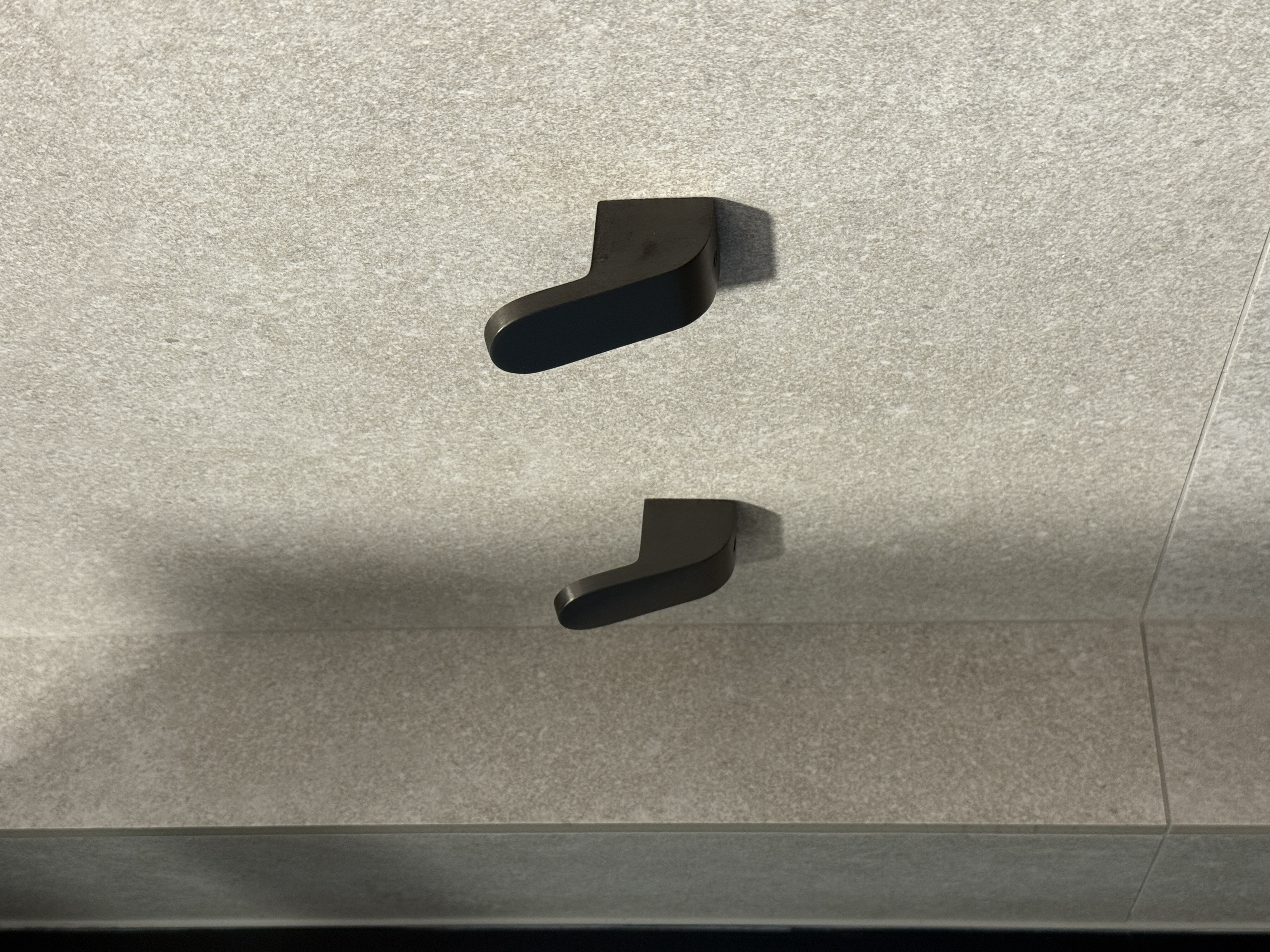 🛁 Bathroom: Sharing Our Gunmetal Hardware After 1 Year of Use!