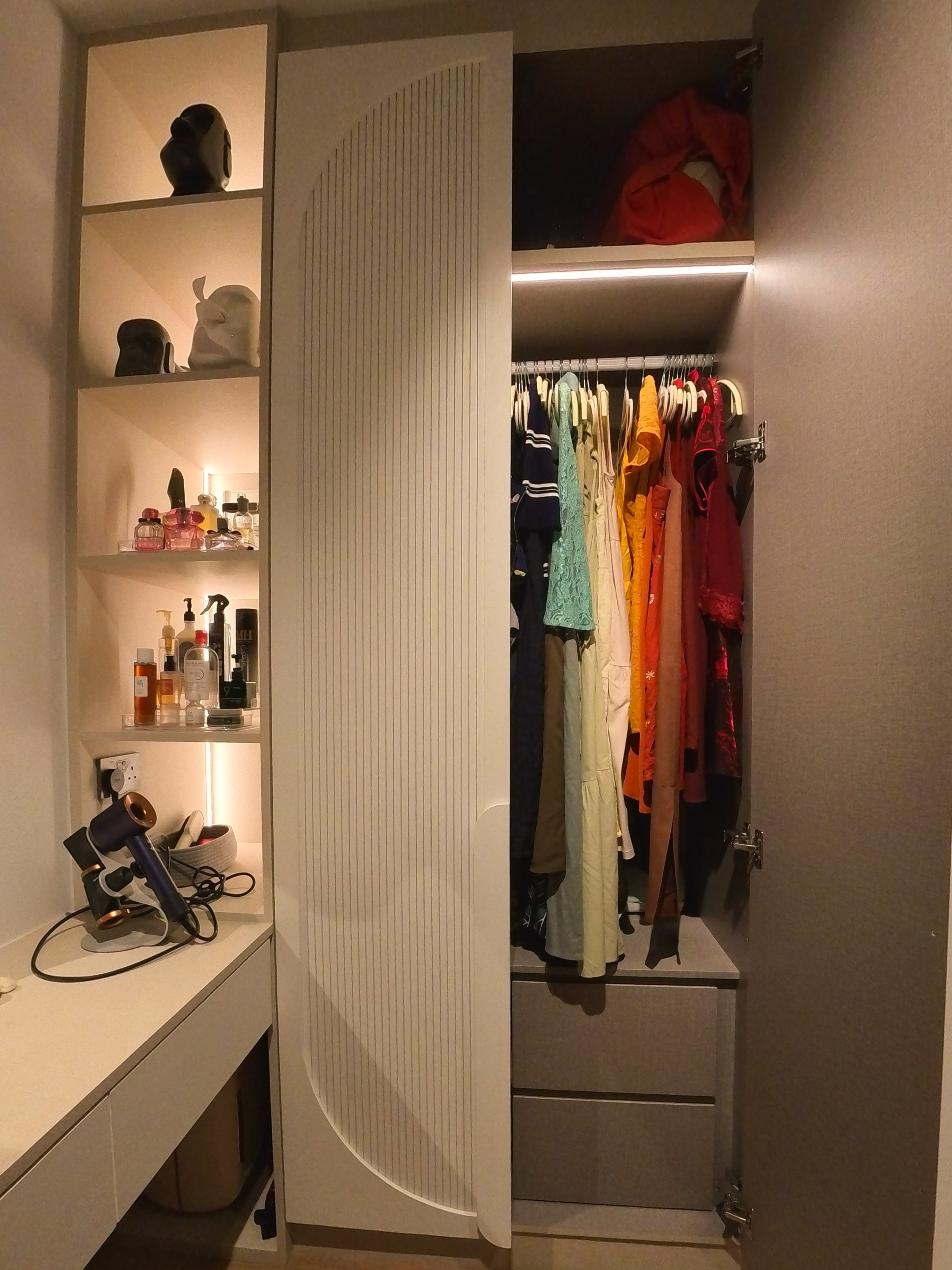 vanity? yAs. walk-in wardrobe? yas YAS 🙌🏼