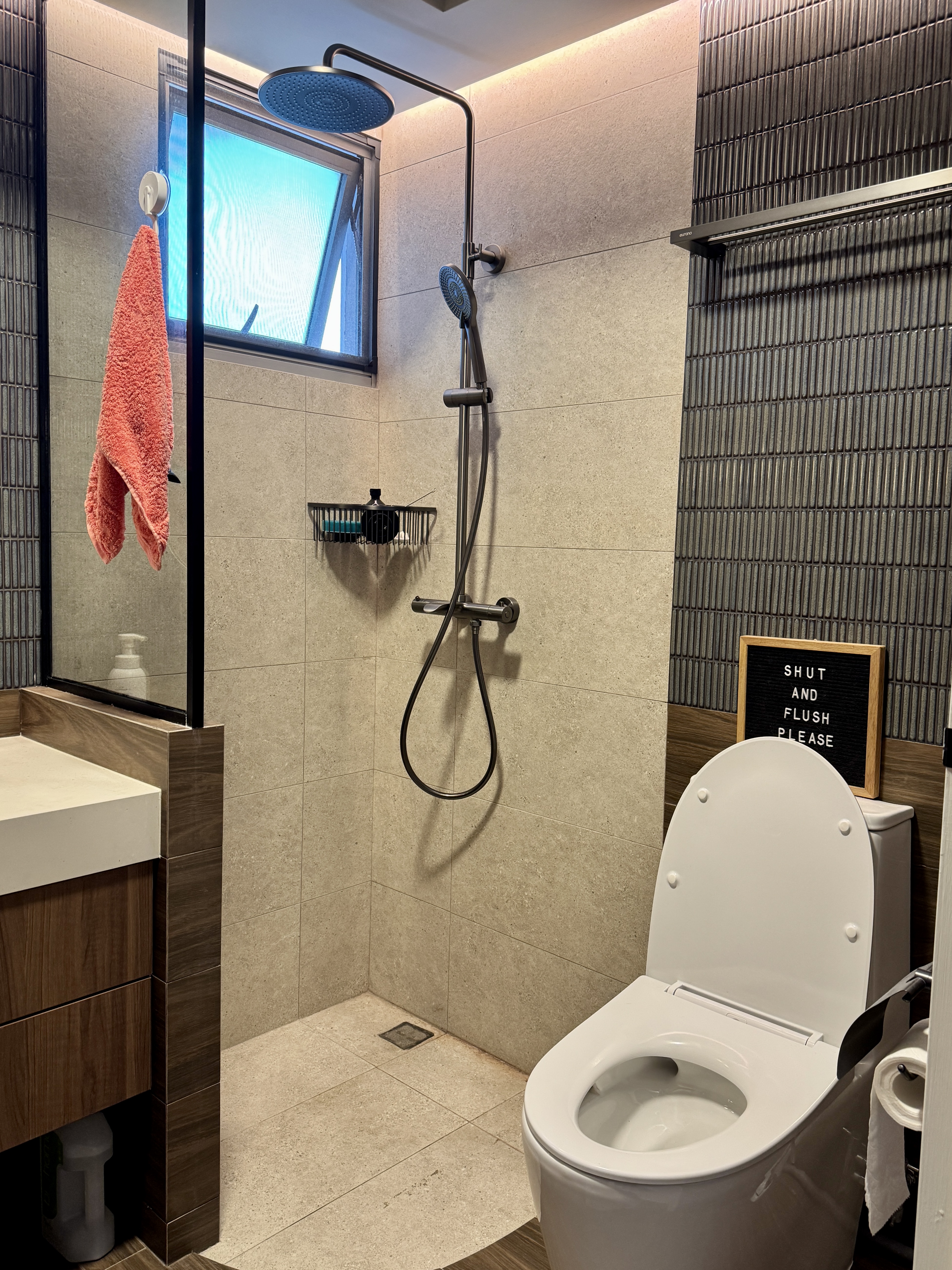 Textured bathrooms made for relaxing private time 🤫💩