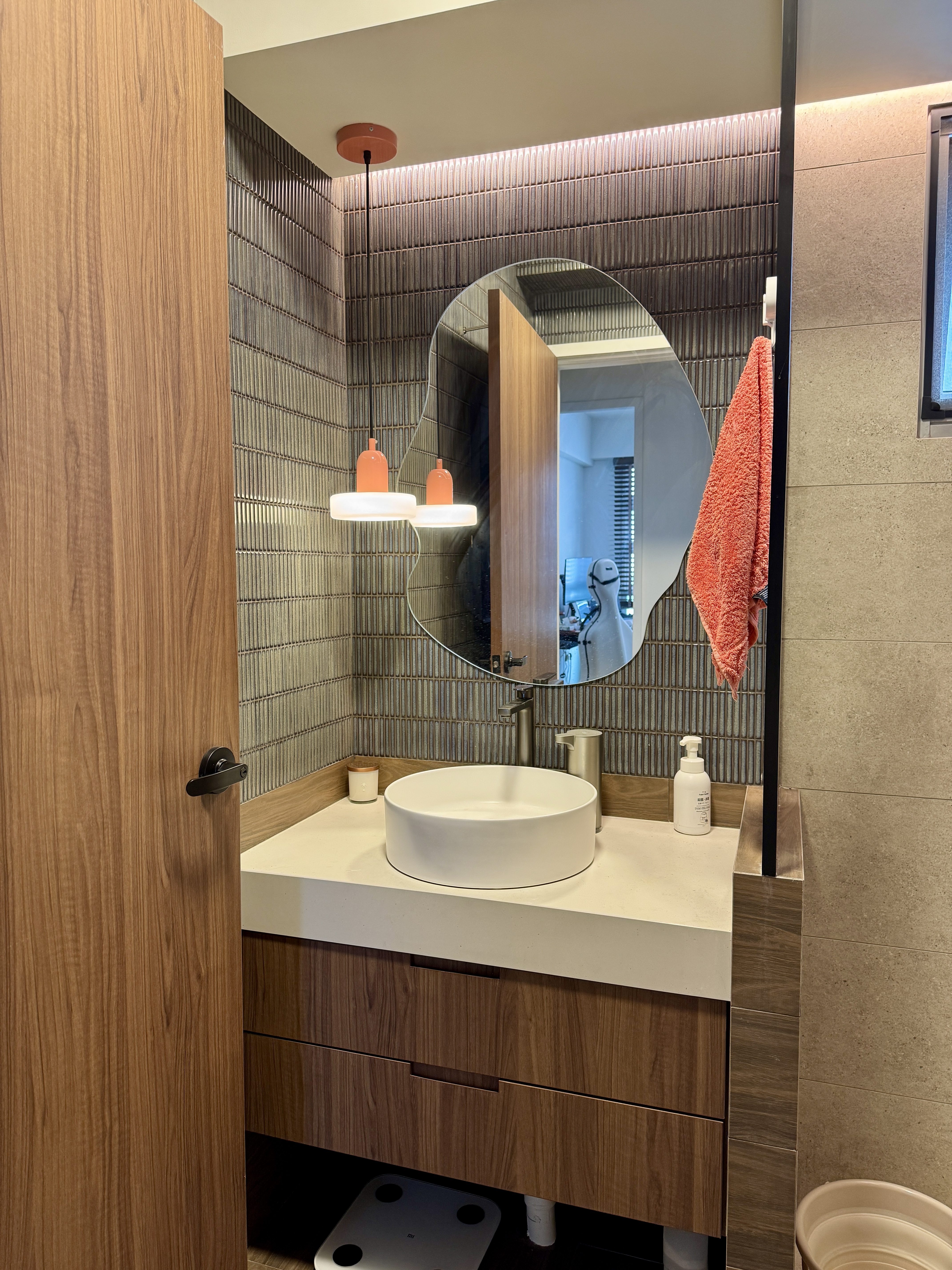 Textured bathrooms made for relaxing private time 🤫💩