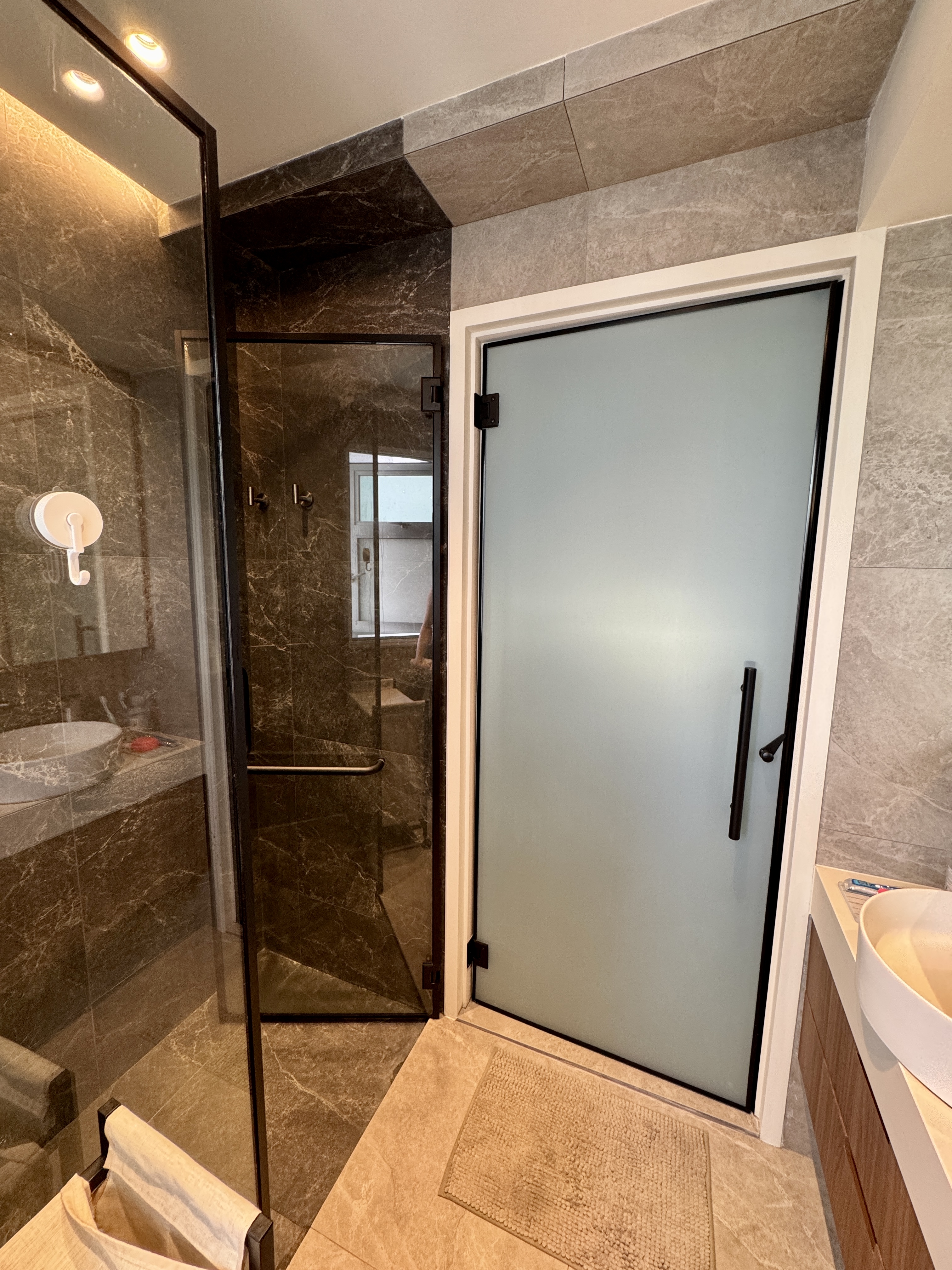 Textured bathrooms made for relaxing private time 🤫💩