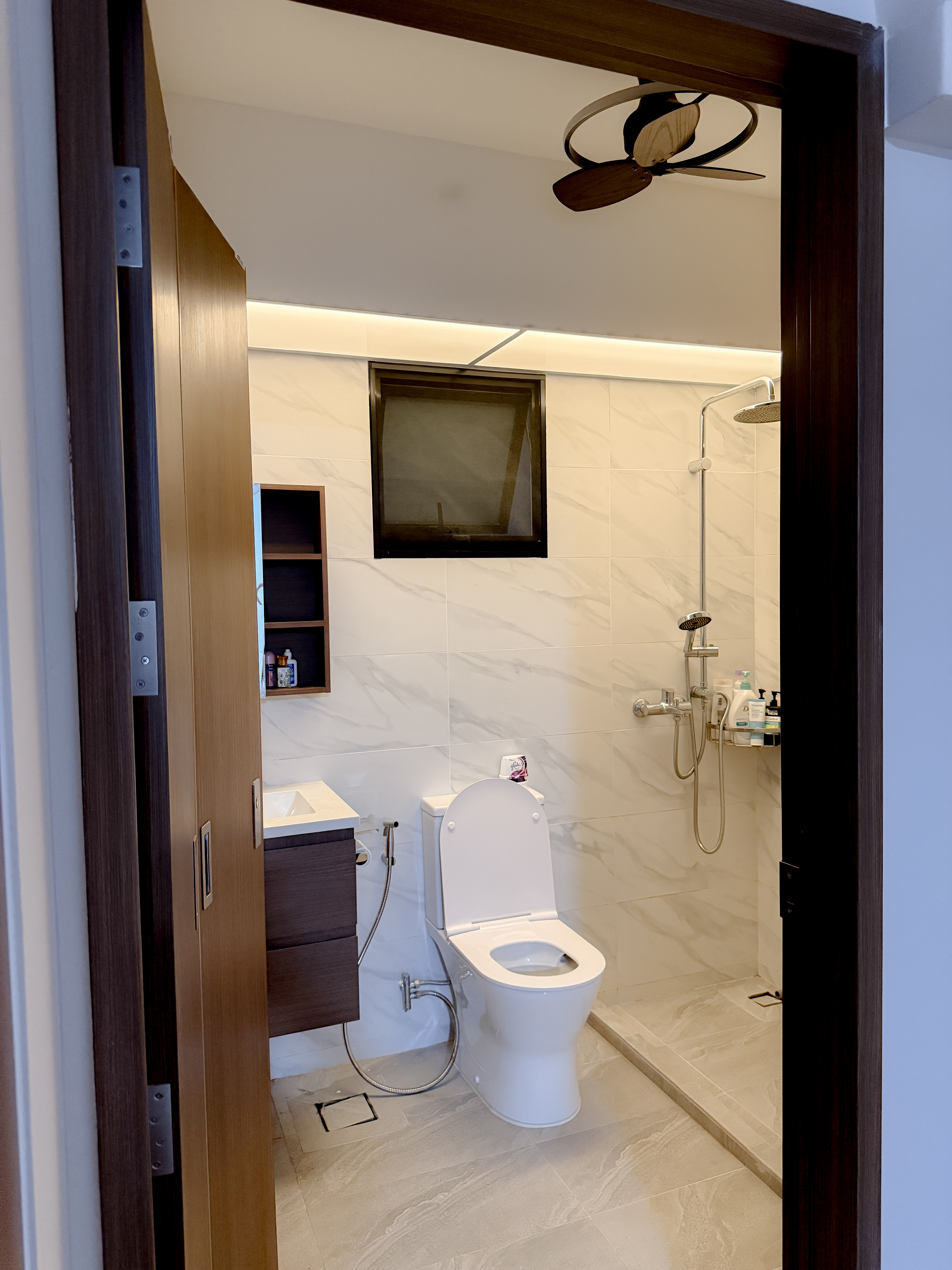 Good ventilation, mesh, deco and random buys that complete our home!