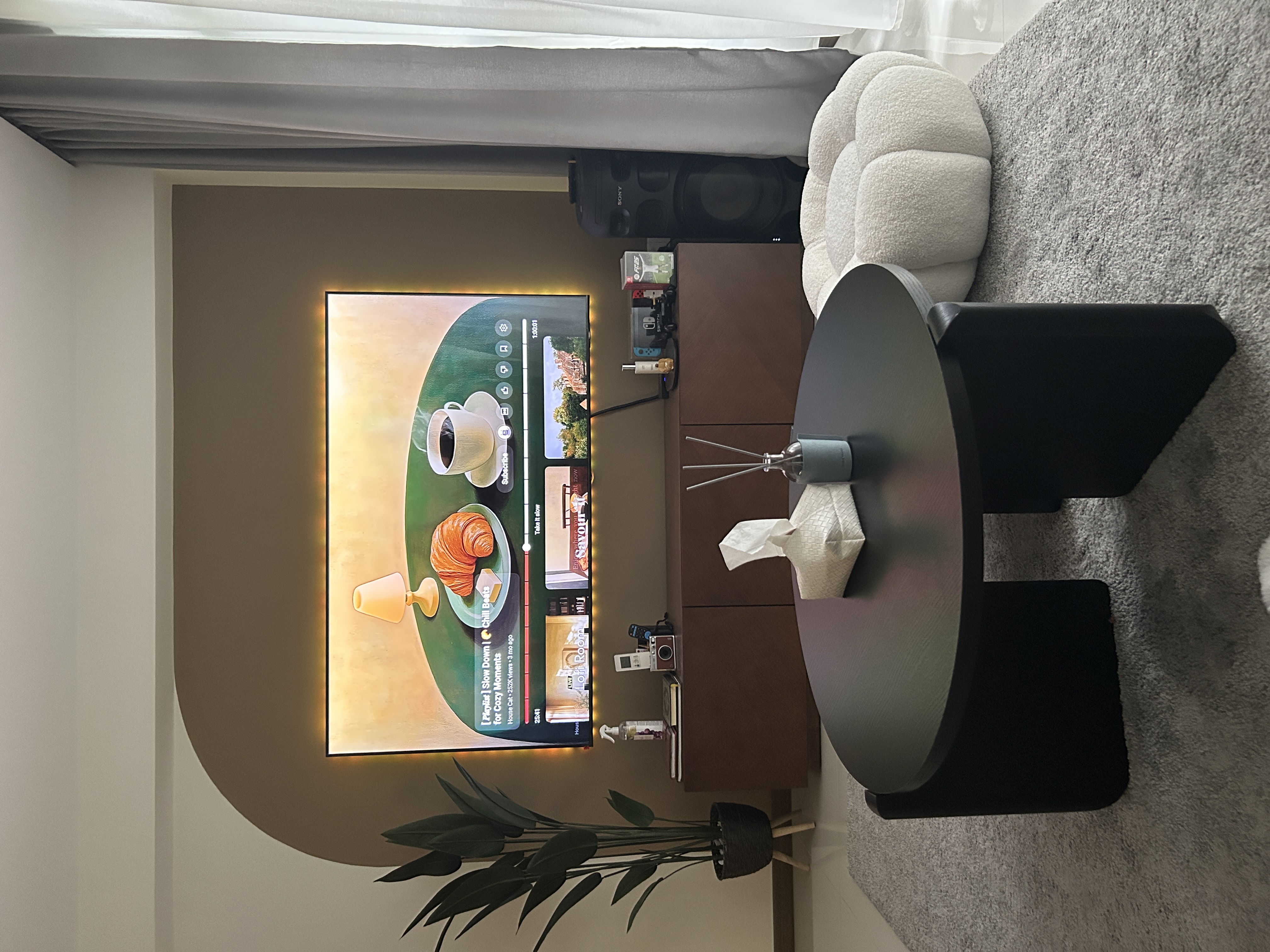 Good ventilation, mesh, deco and random buys that complete our home!