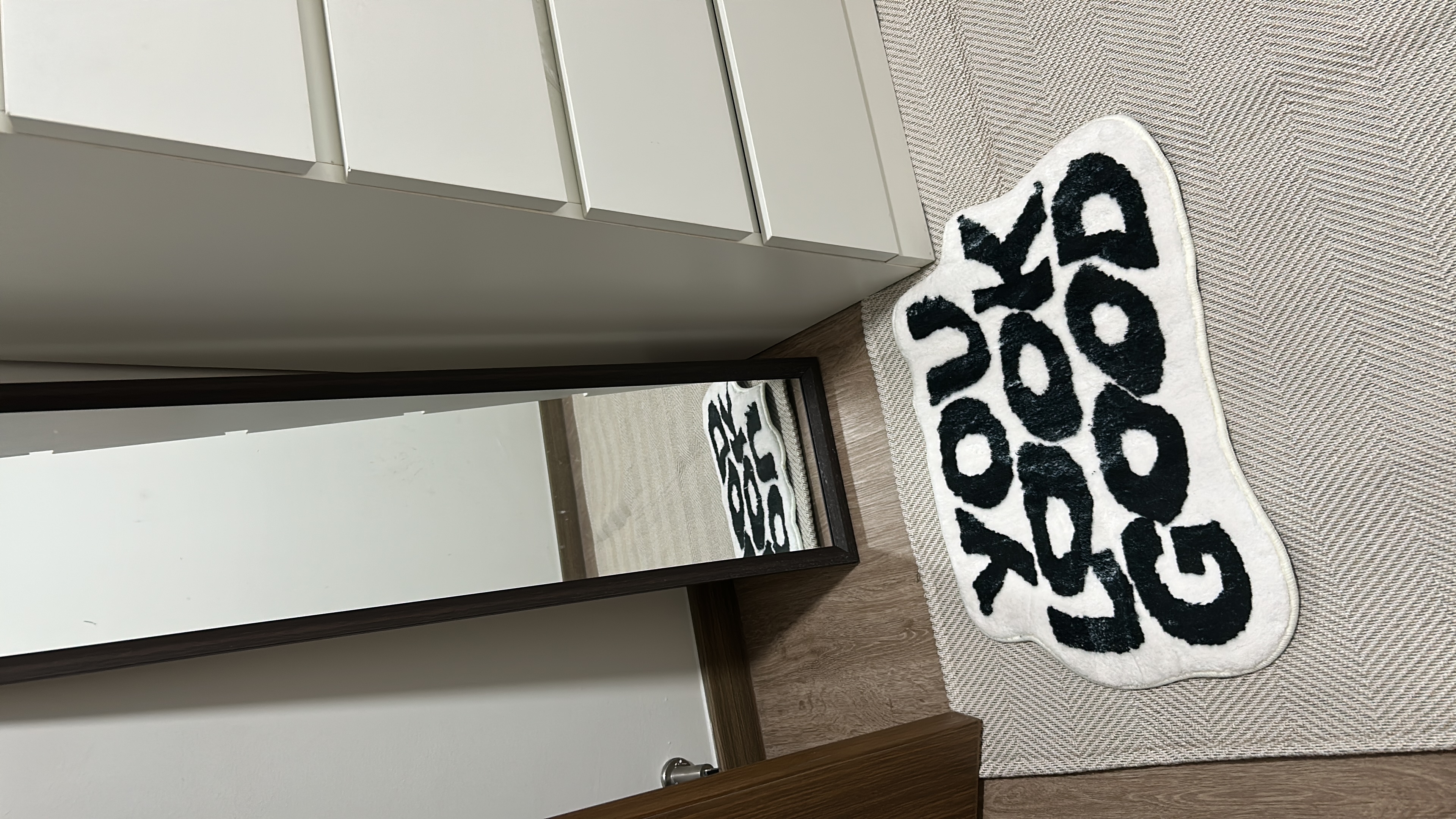 Good ventilation, mesh, deco and random buys that complete our home!