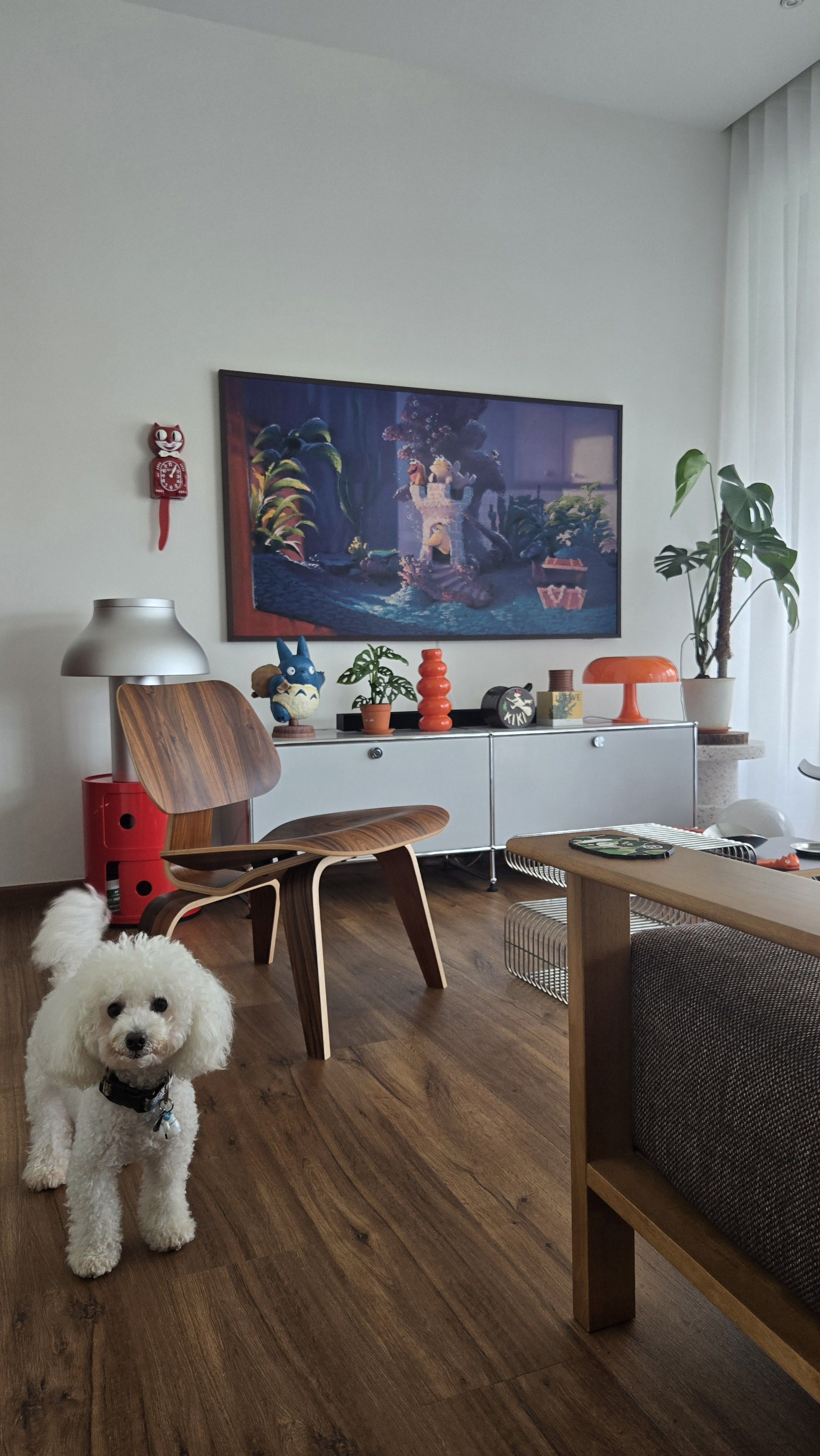 the-living-room-in-the-daytime-🌞