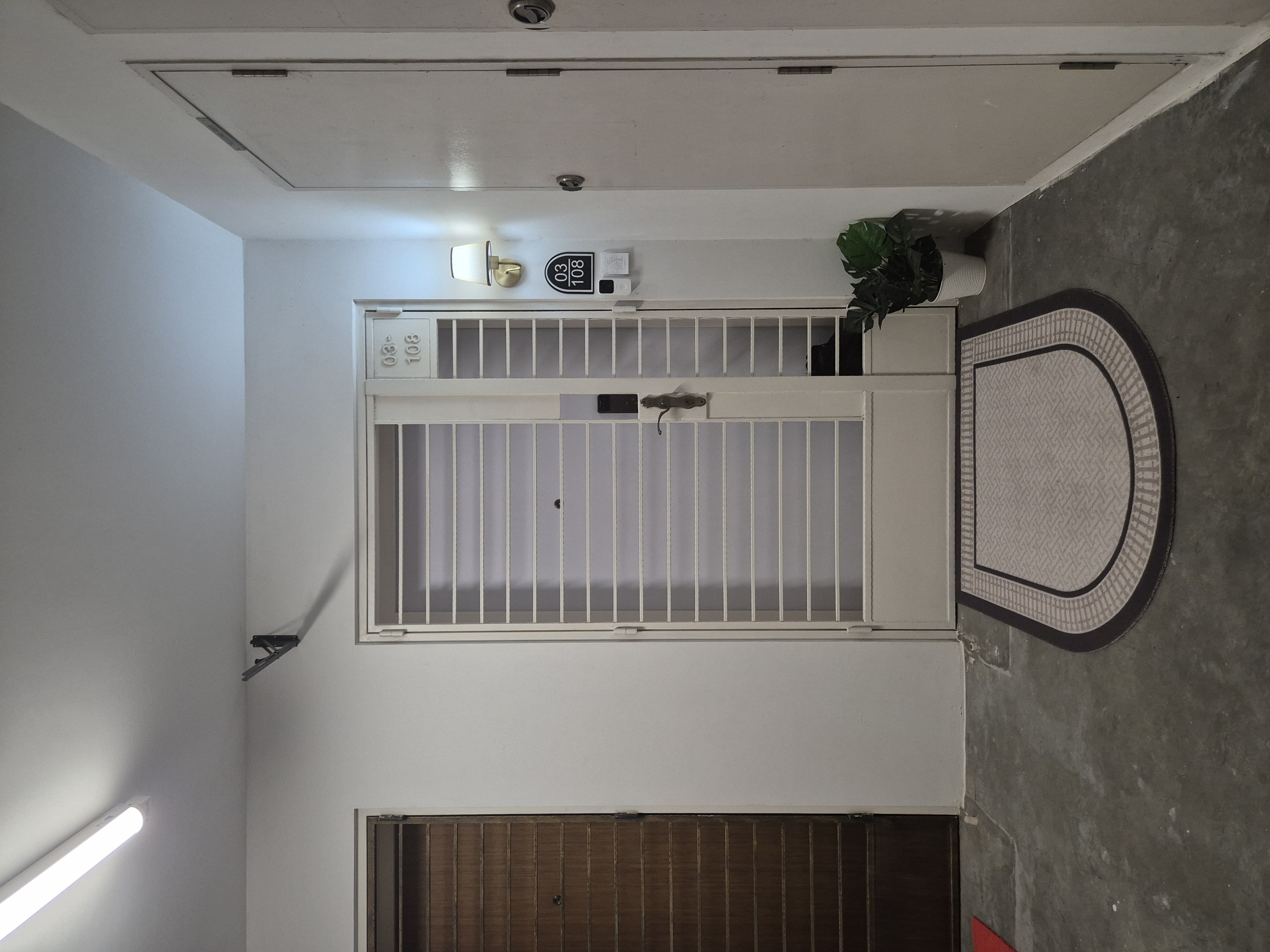 Less-than-$100-for-house-entrance-revamped-by-punggoHField