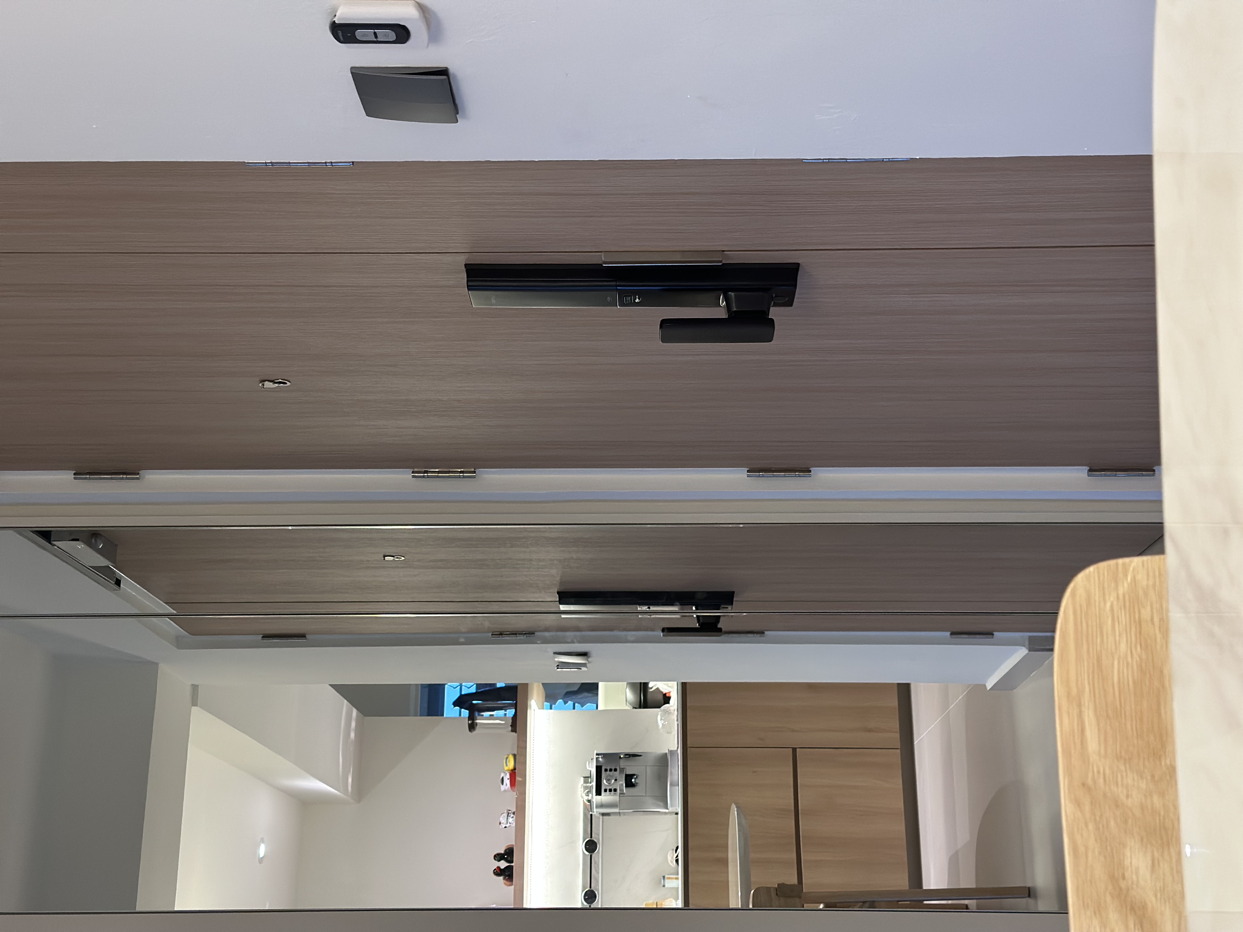 No fancy mirrors 🪞