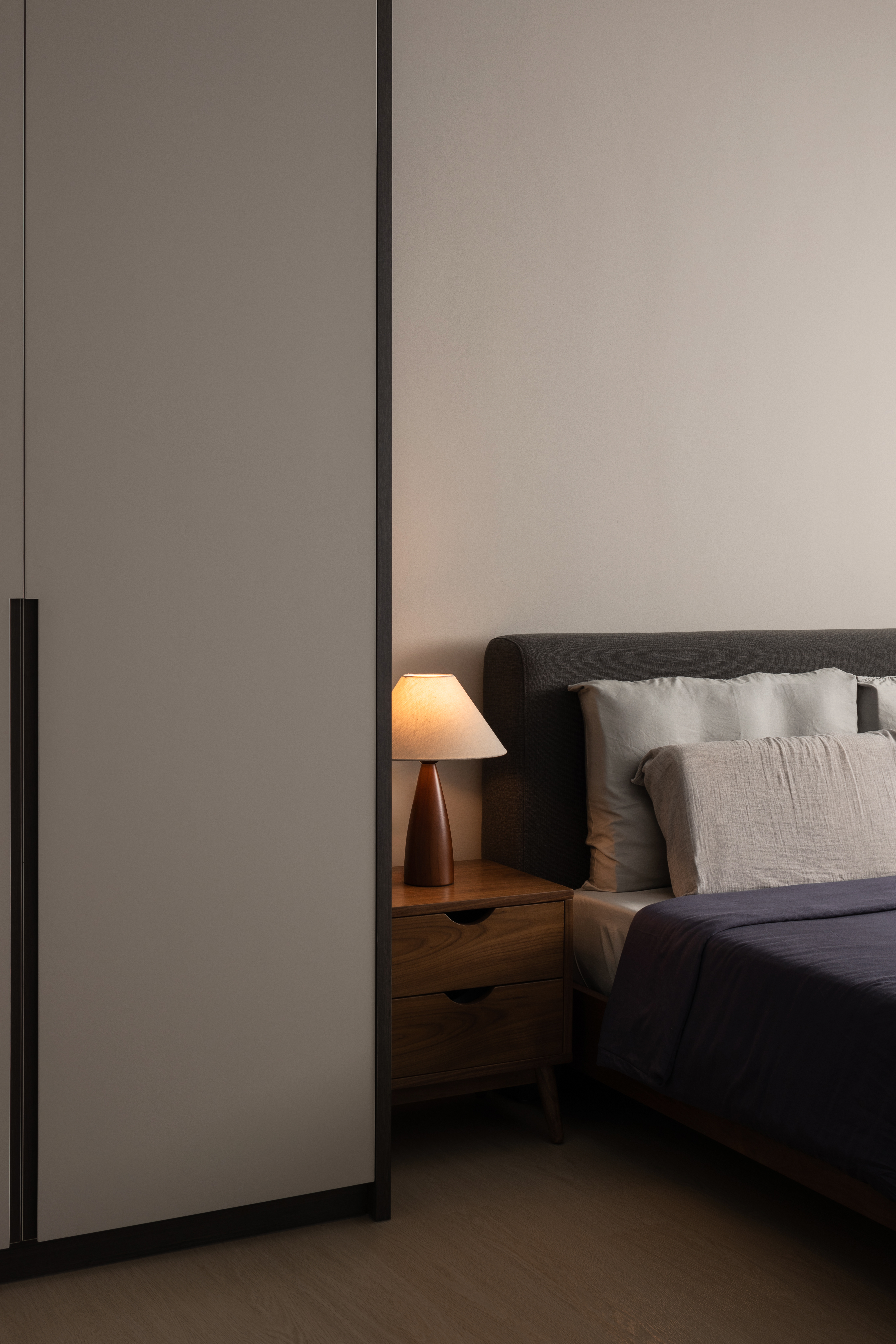 Minimalist-design-for-a-bachelor-pad.