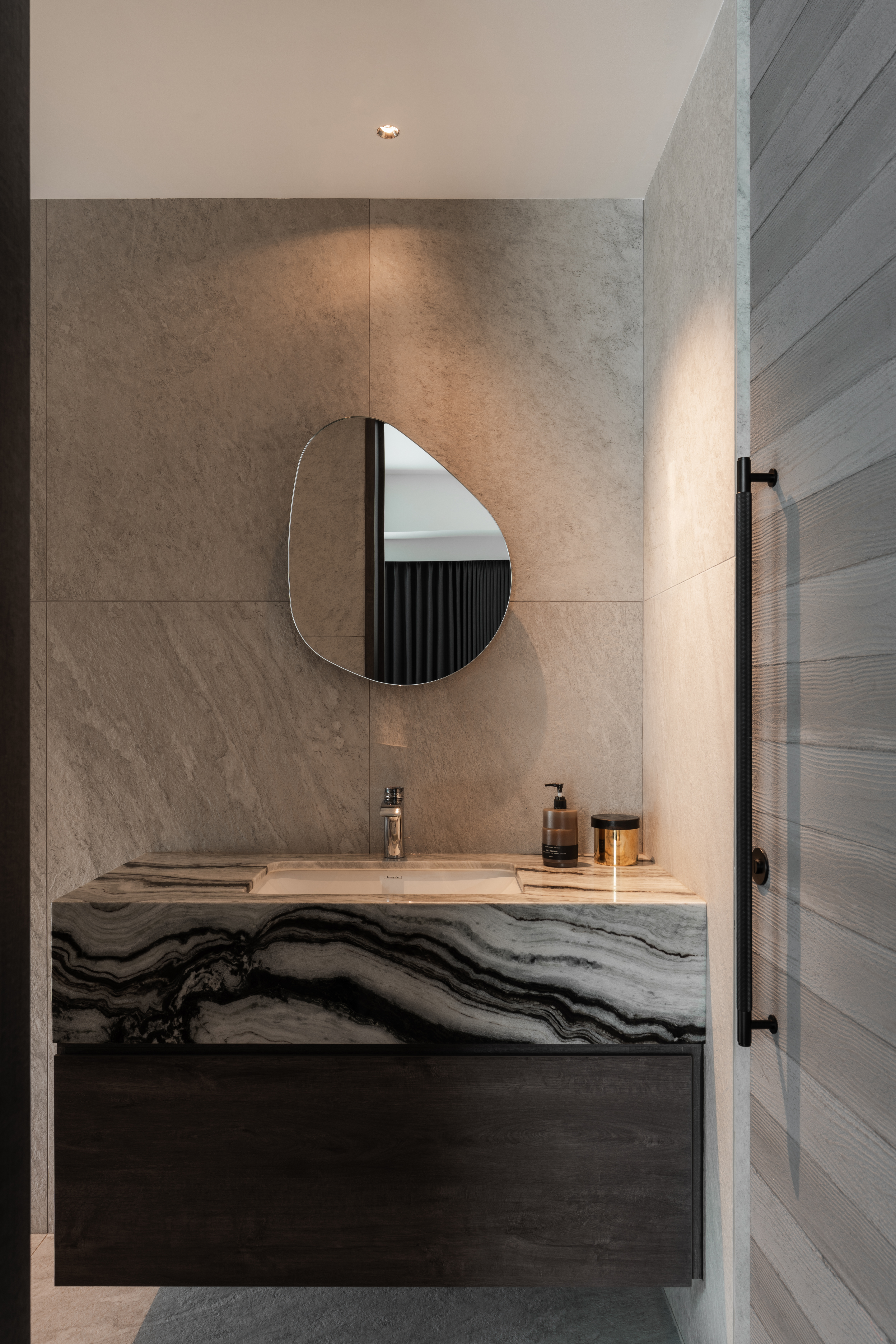 Mood lighting? Nope. It’s mood lifestyle~