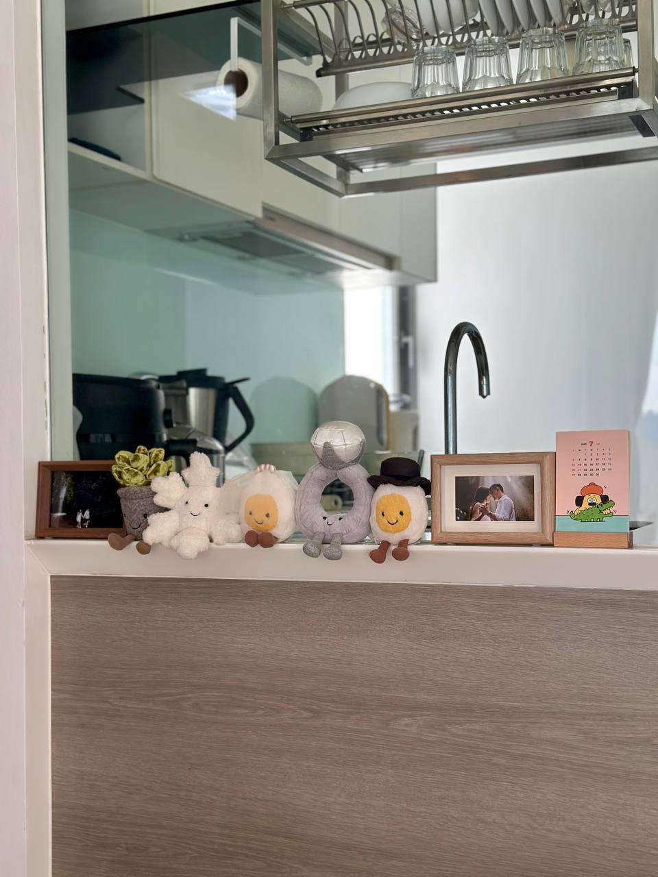 house-tour-v1.0-—-our-temporary-minimalist-home-🏡🤍🤎