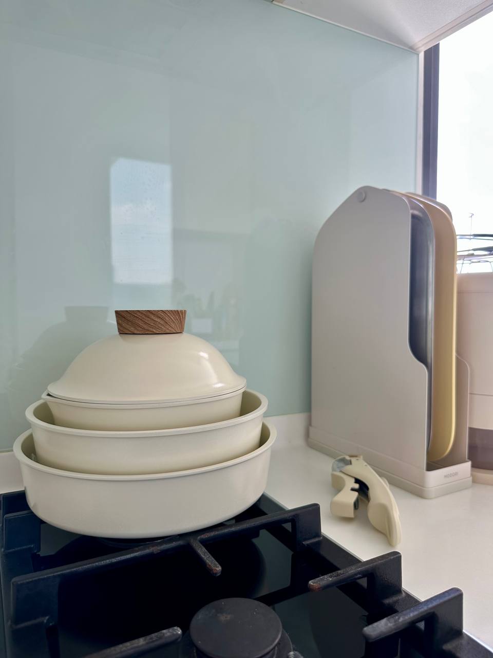 house tour v1.0 — our temporary minimalist home 🏡🤍🤎