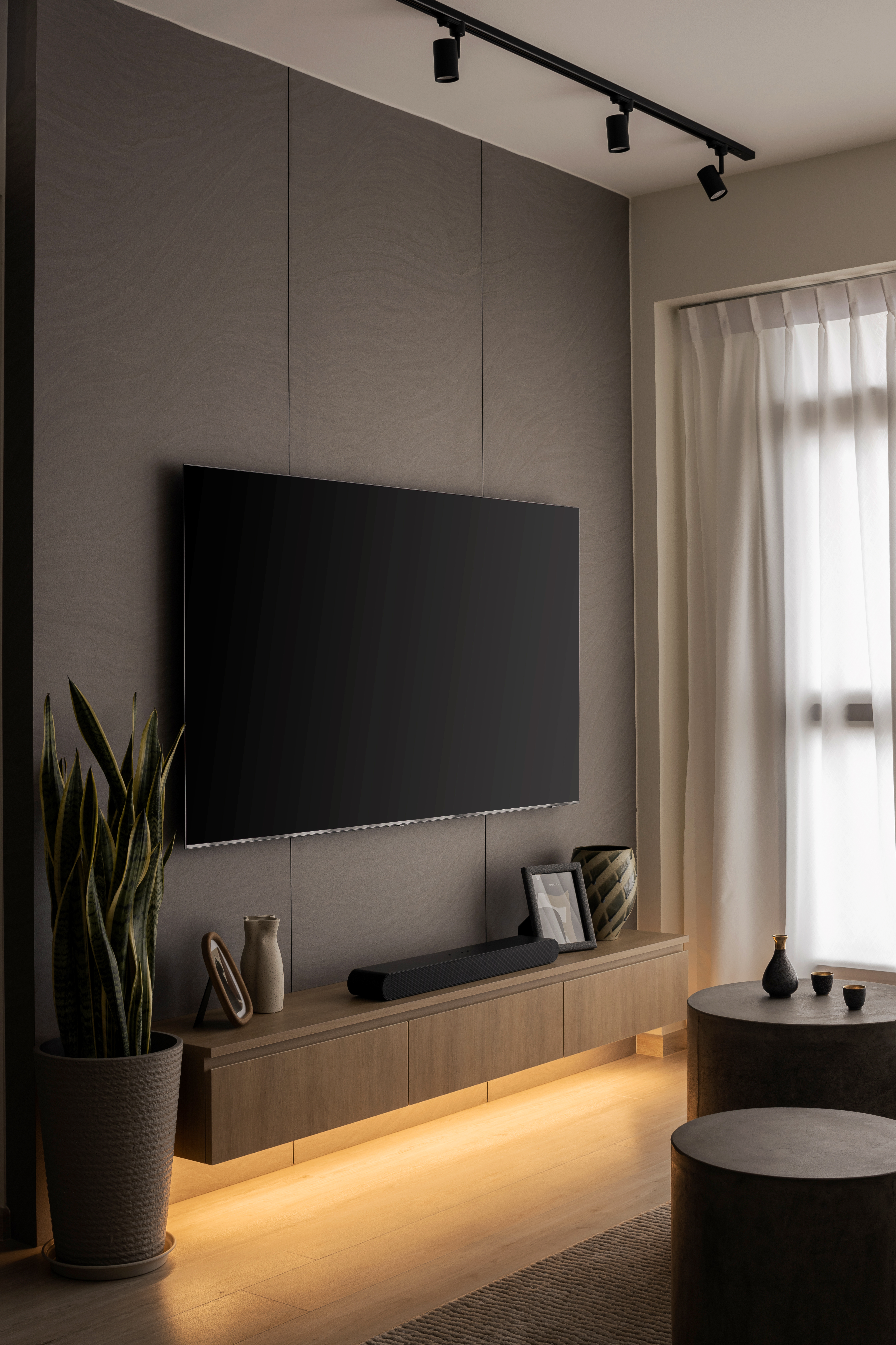 Peek inside a stylish Modern Contemporary home 🪴