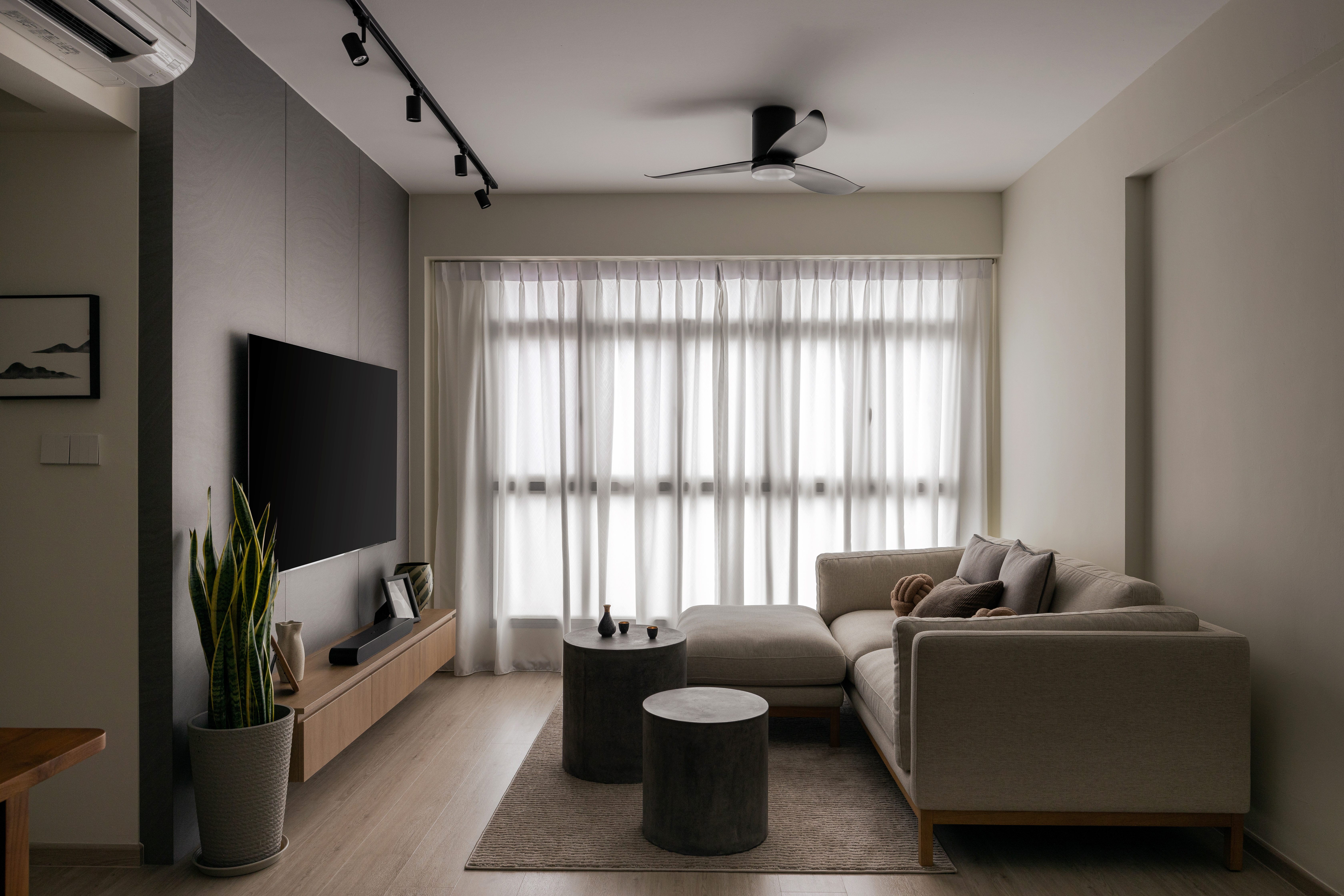 Peek inside a stylish Modern Contemporary home 🪴