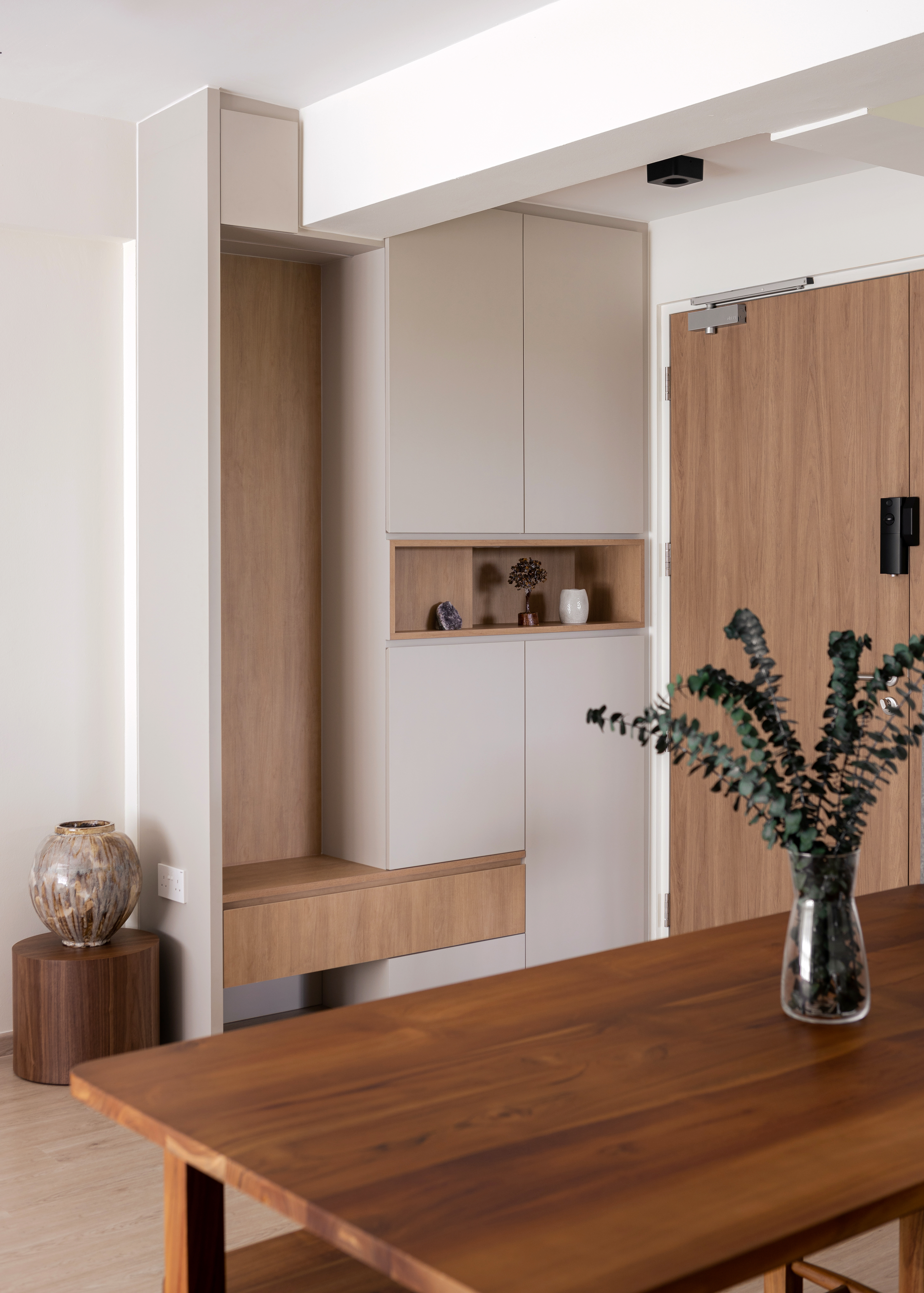 Peek inside a stylish Modern Contemporary home 🪴