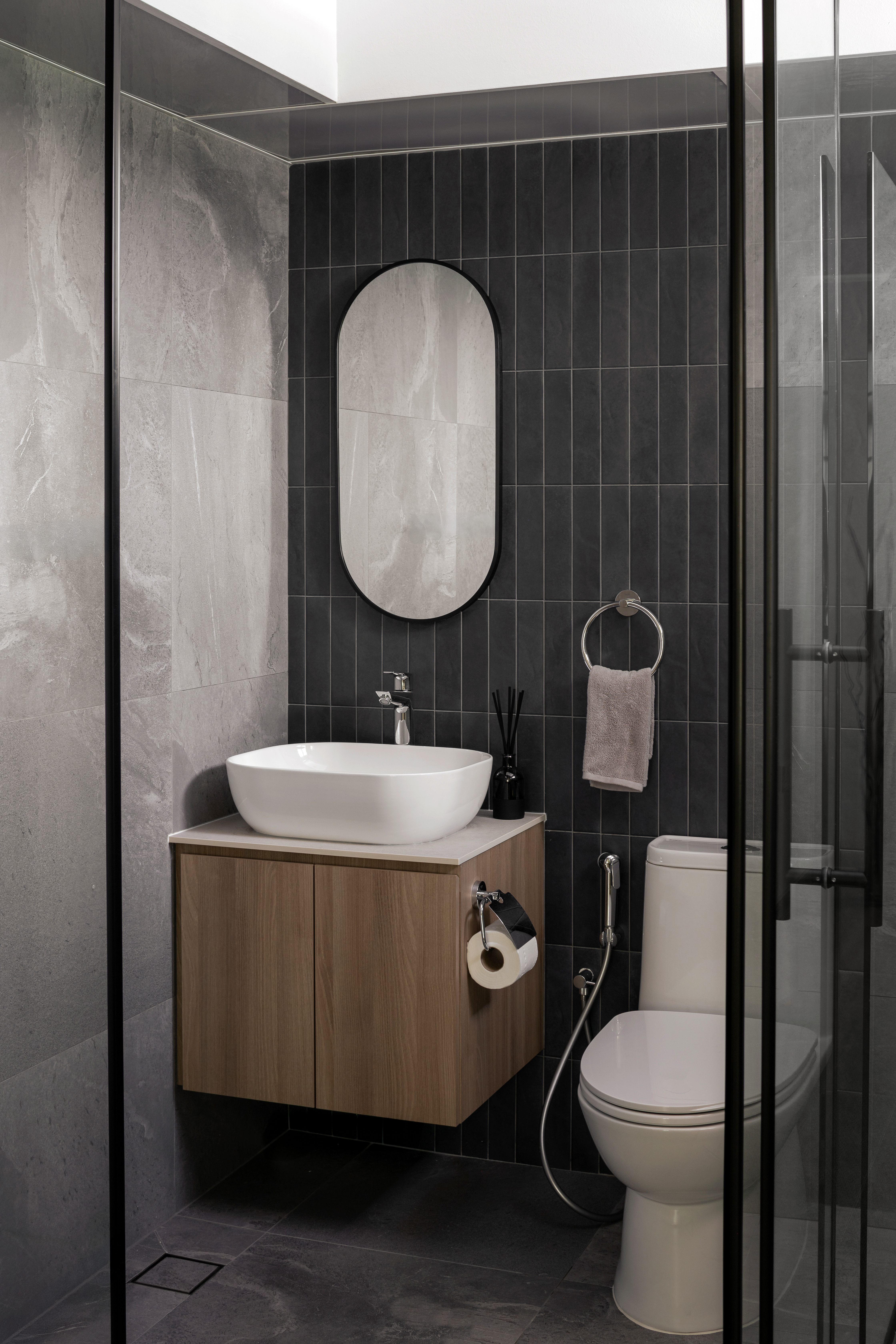 Peek inside a stylish Modern Contemporary home 🪴