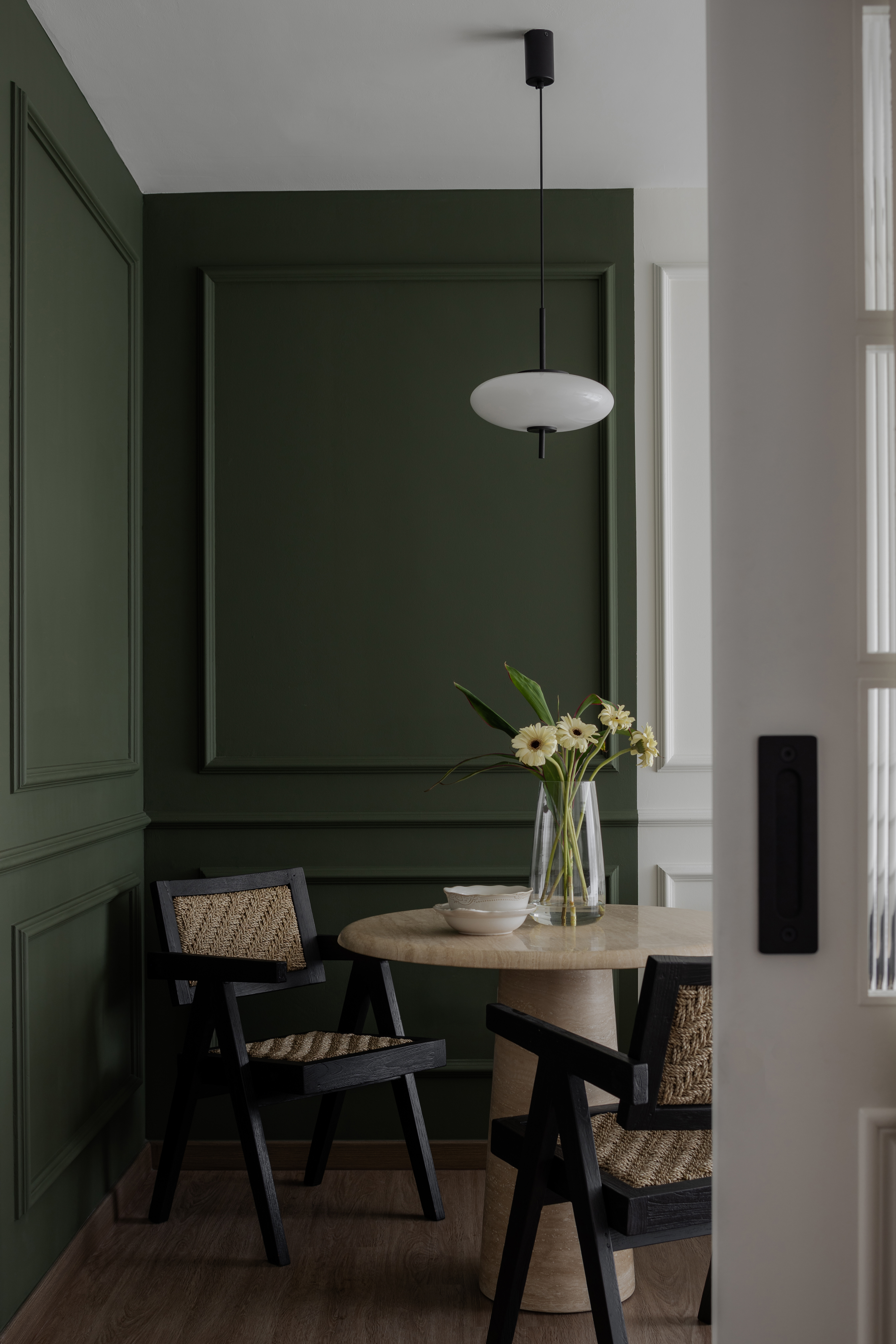 Check-out-this-Modern-French-2-room-BTO-✨