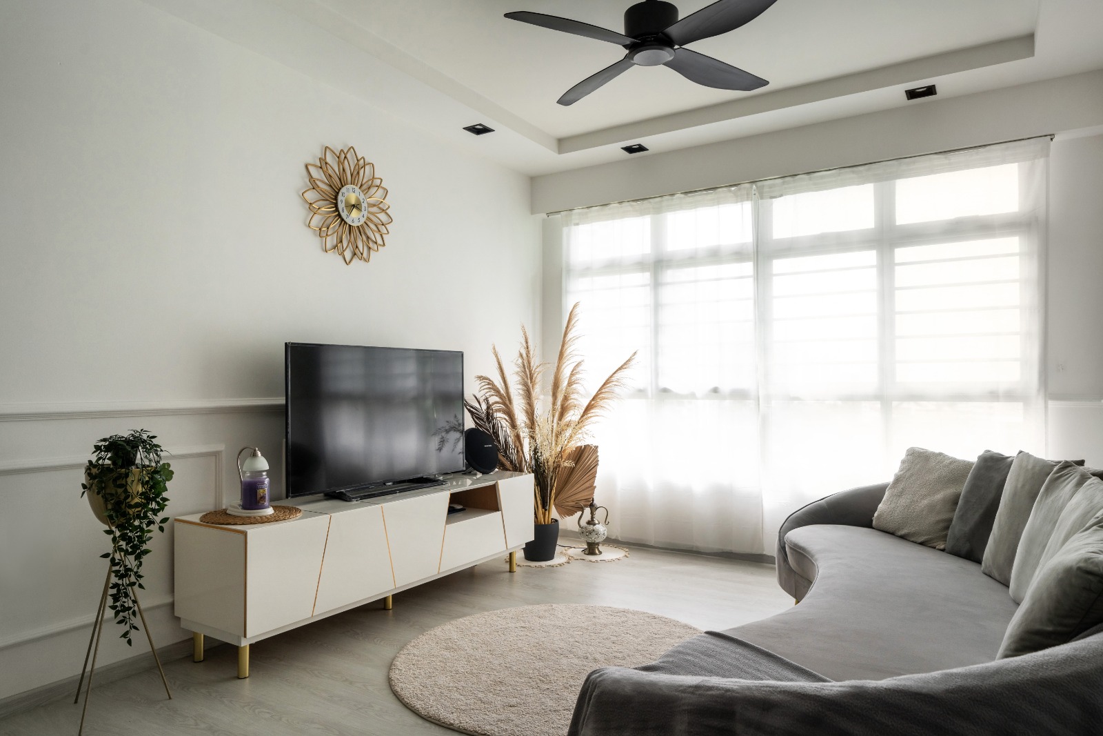 Elegance in a Minimalist HDB home 🏠