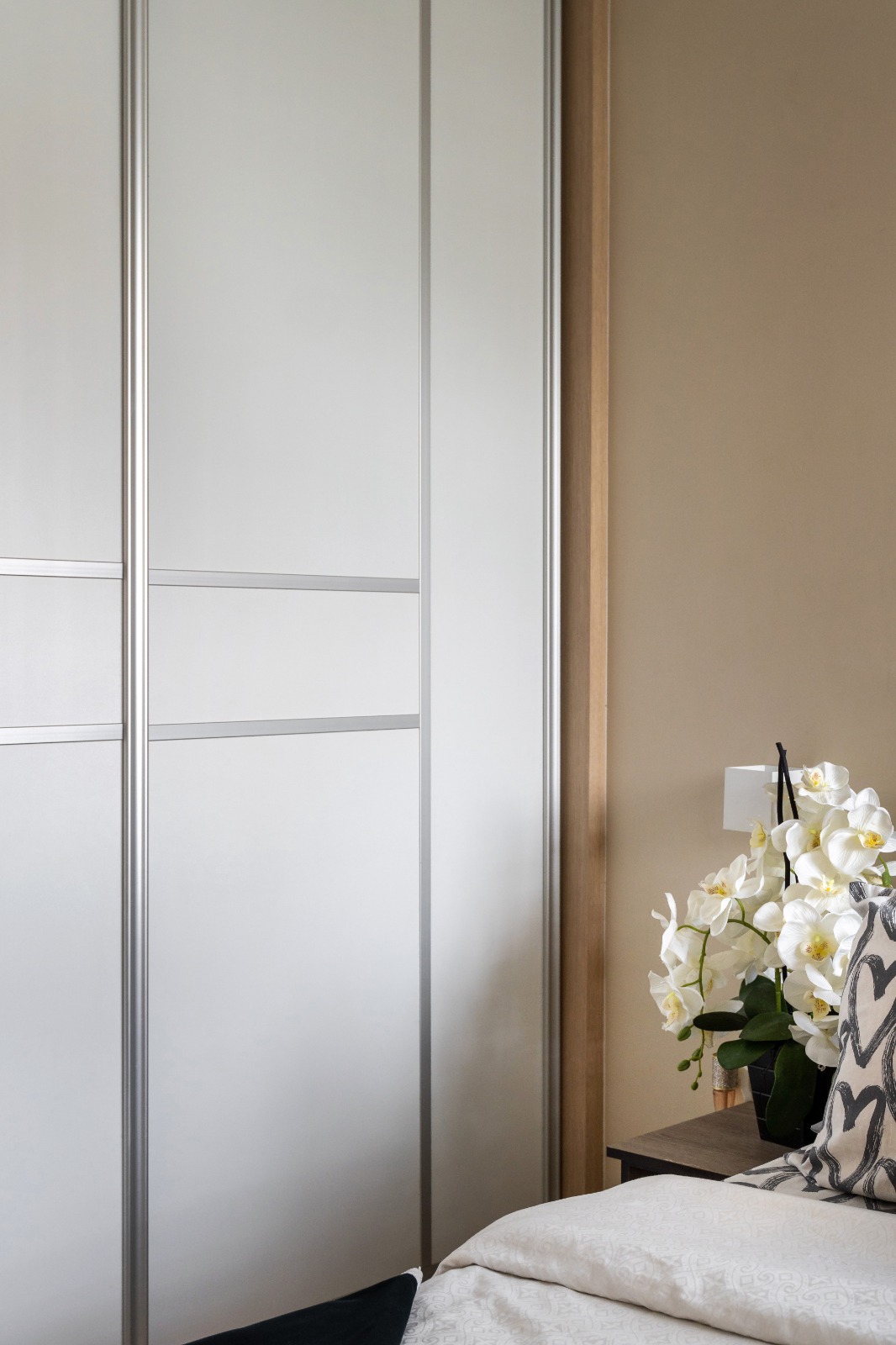 Elegance in a Minimalist HDB home 🏠