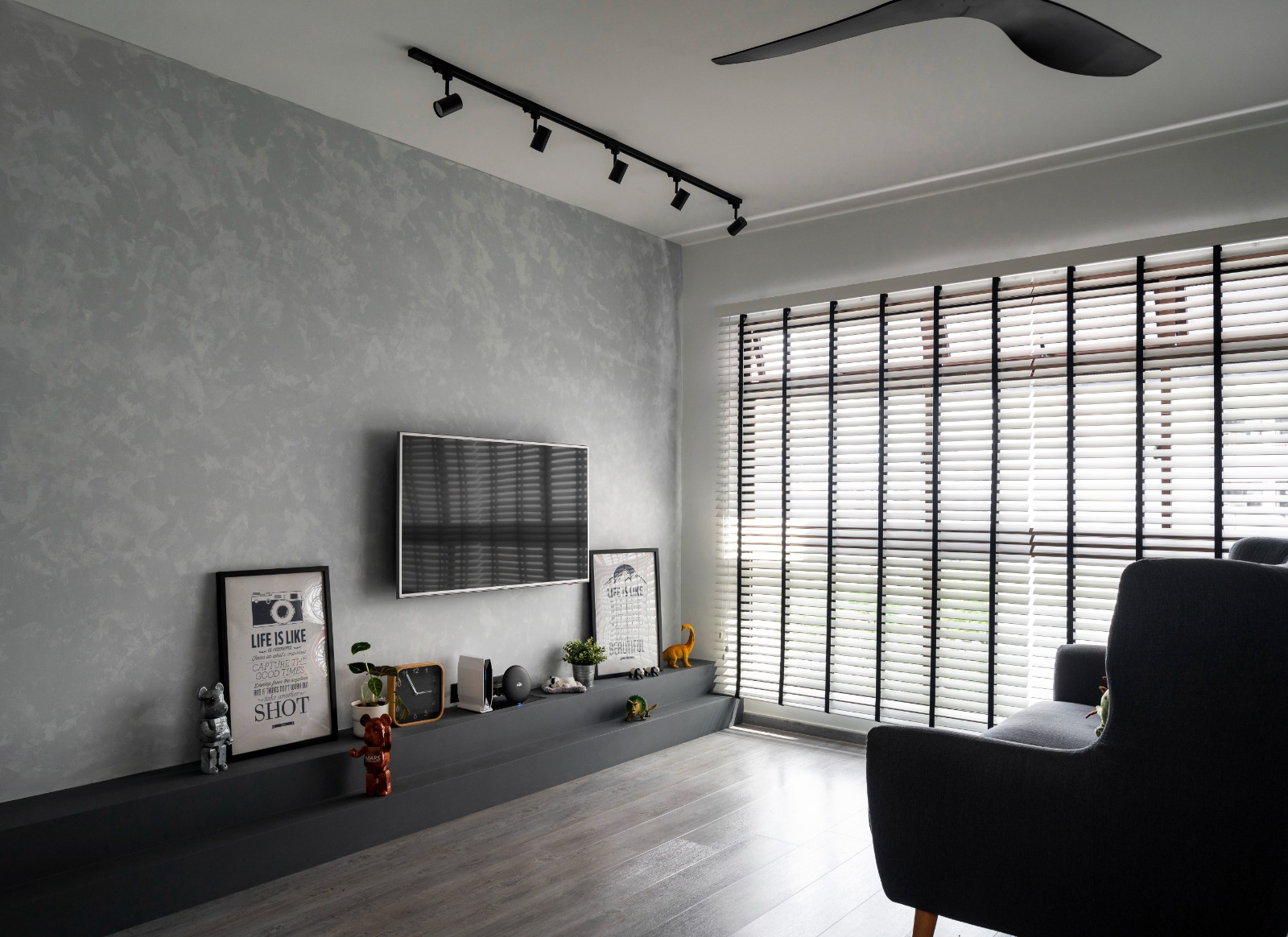 Inside a Modern Industrial resale home ⚫️