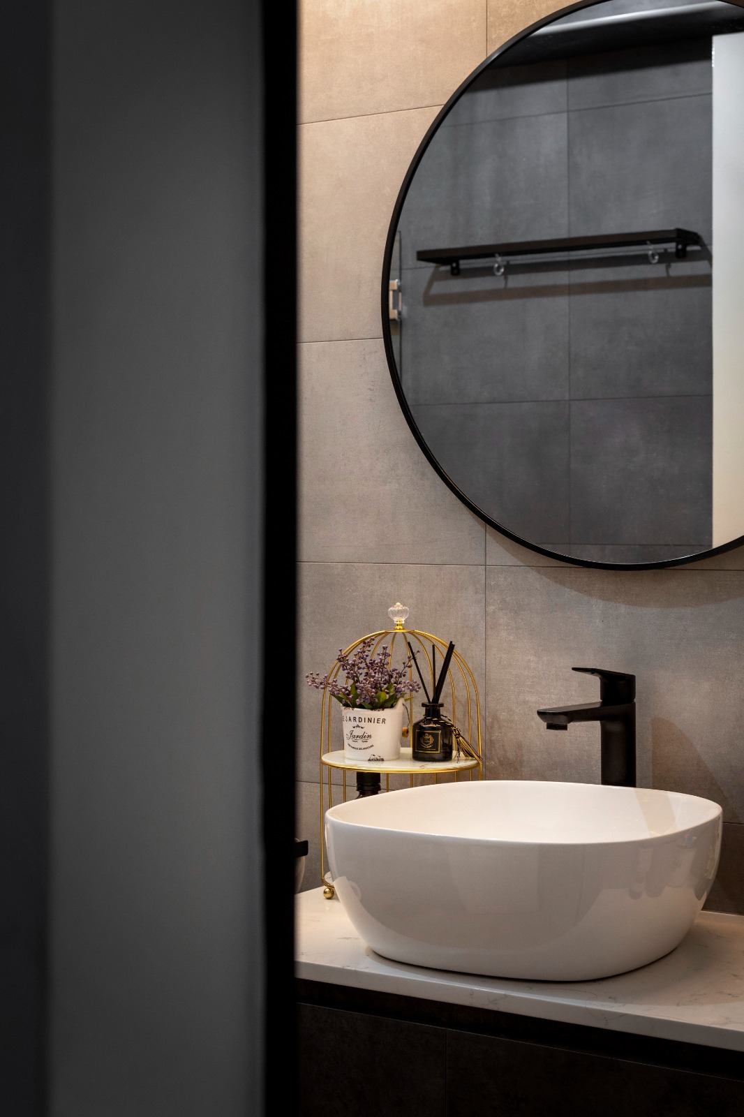 Inside a Modern Industrial resale home ⚫️