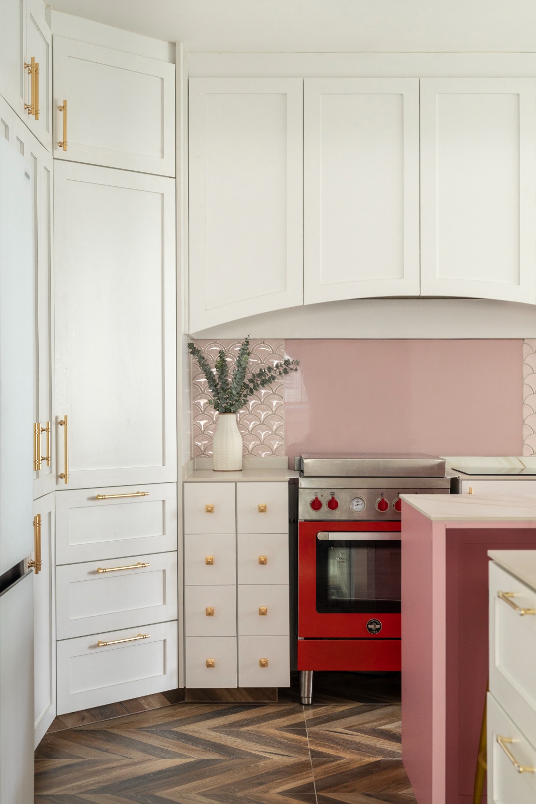 A bold, romantic Modern French home 💕