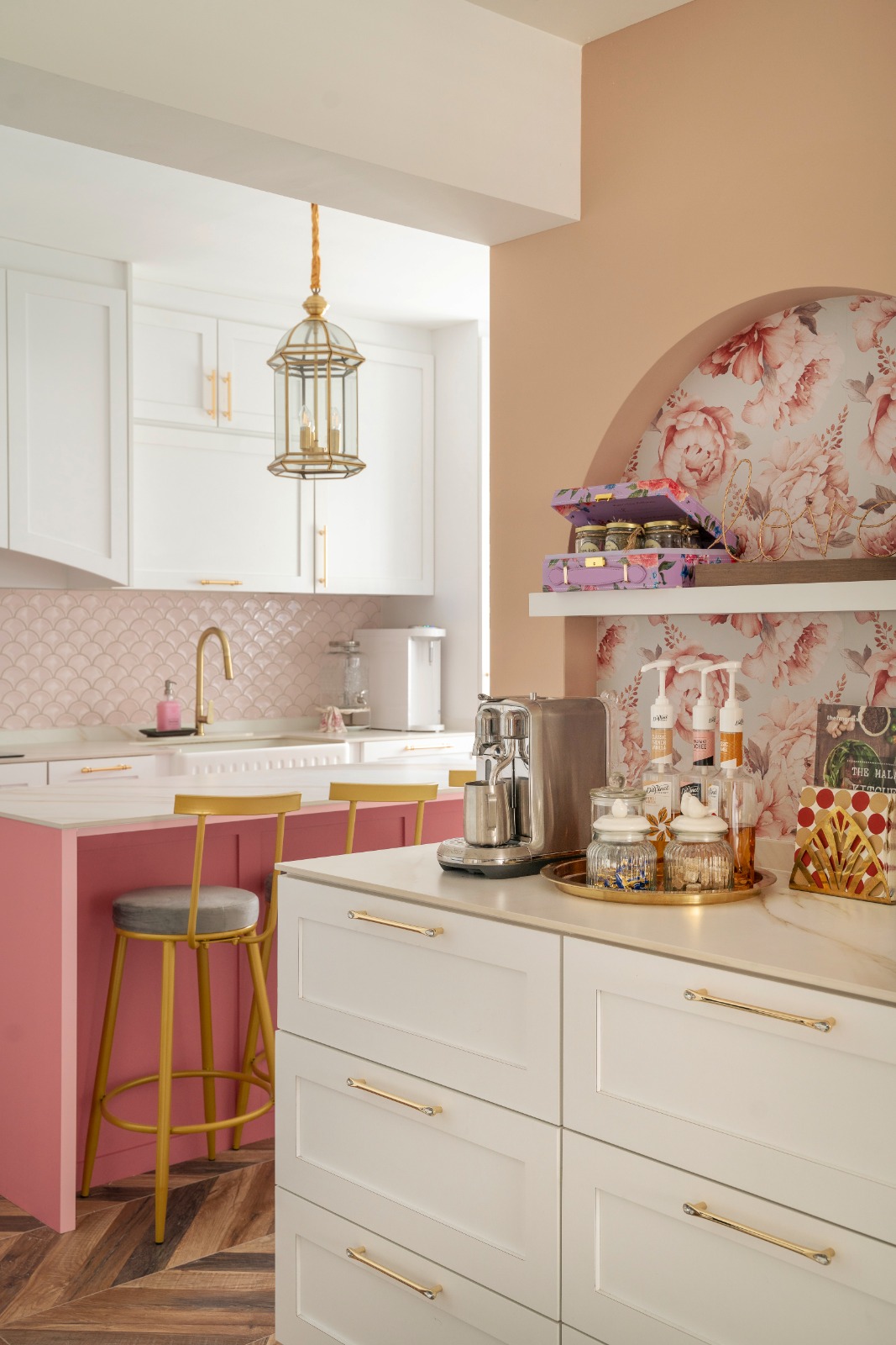 A bold, romantic Modern French home 💕